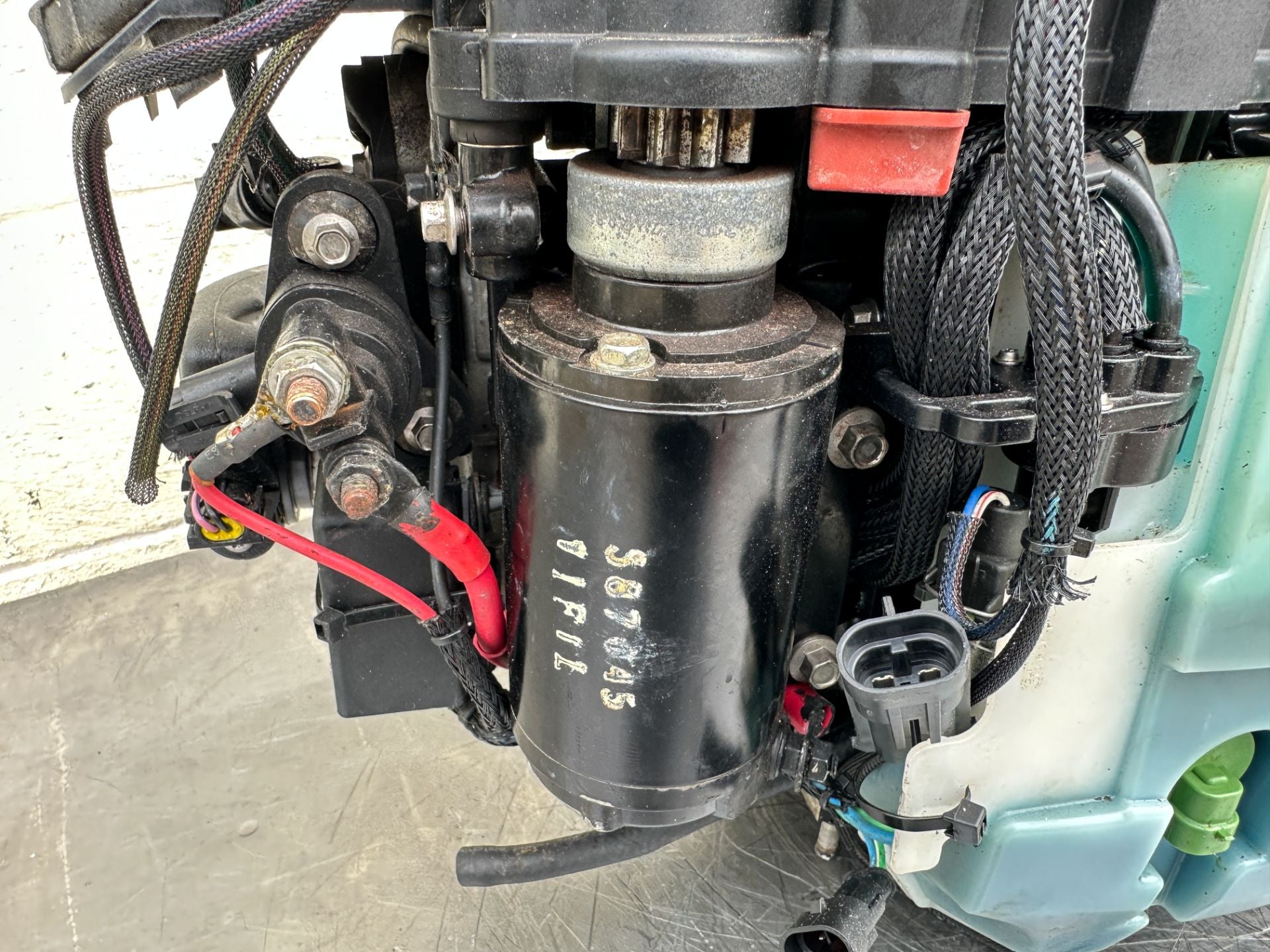 2013 Evinrude 30 HP 2 Stroke Outboard Powerhead 5008167 OEM