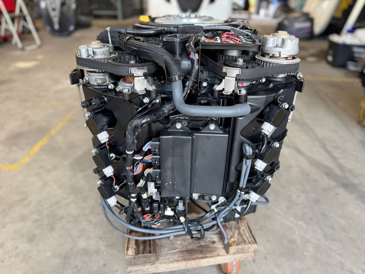 2014 Yamaha F300 300 HP 4.2L Outboard Powerhead W/ 1267 Hours