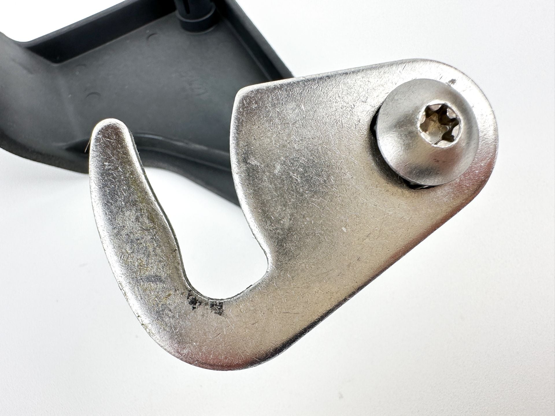 2013 Evinrude 250 HP 2 Stroke Outboard Starboard Latch Handle 5005708 OEM