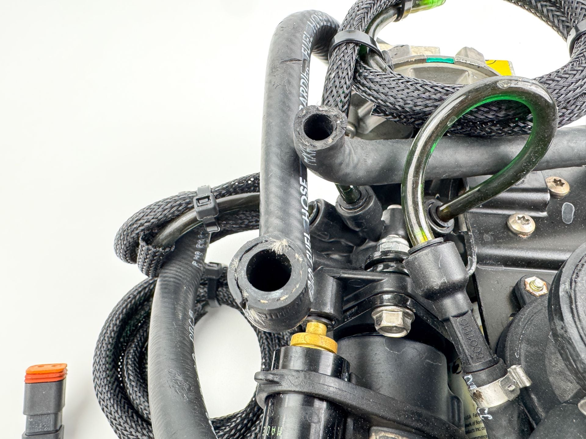 2005 Evinrude 115 HP 2 Stroke Outboard Oil Manifold & Pump 5000836 OEM