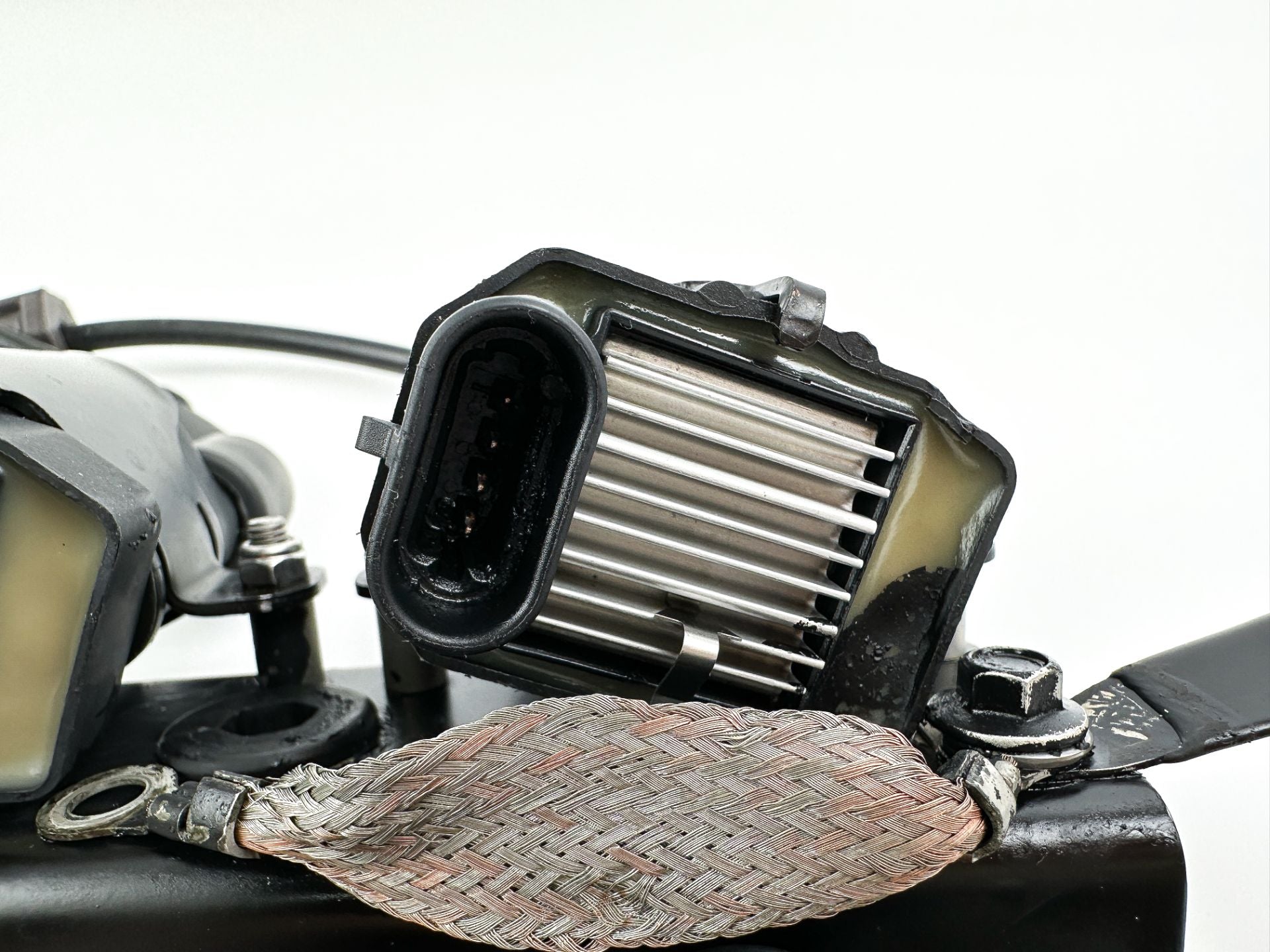 2004 Mercury 60 HP 4 Stroke Outboard Ignition Coil Set W/ Plate 8778031 OEM