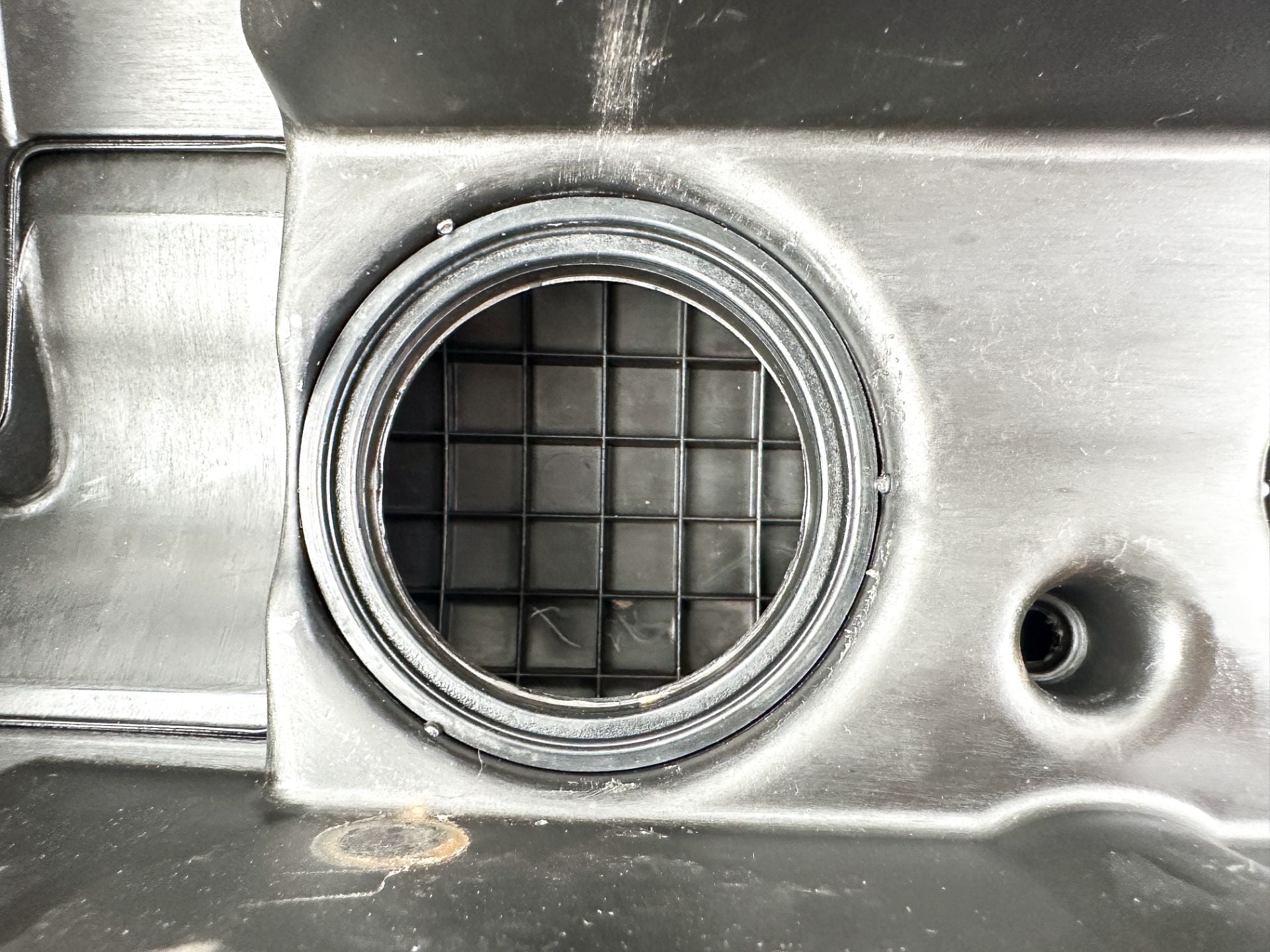 2017 Evinrude 200HP 2 Stroke Etec Outboard Intake Air Silencer Assembly 5007623 OEM