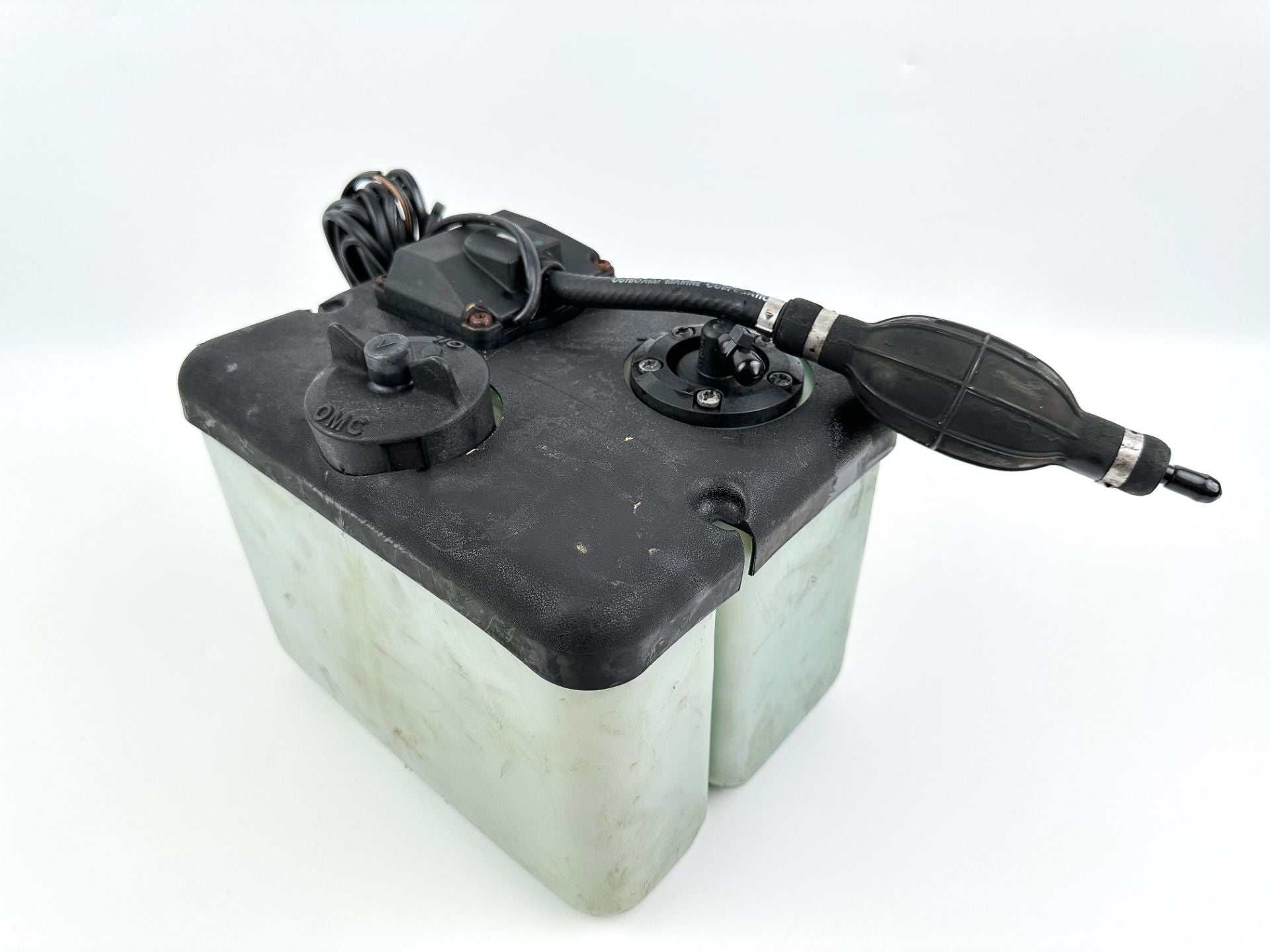 Johnson Evinrude 2 Stroke Ficht Remote Oil Supply Tank 1.8 Gallons W/ Return