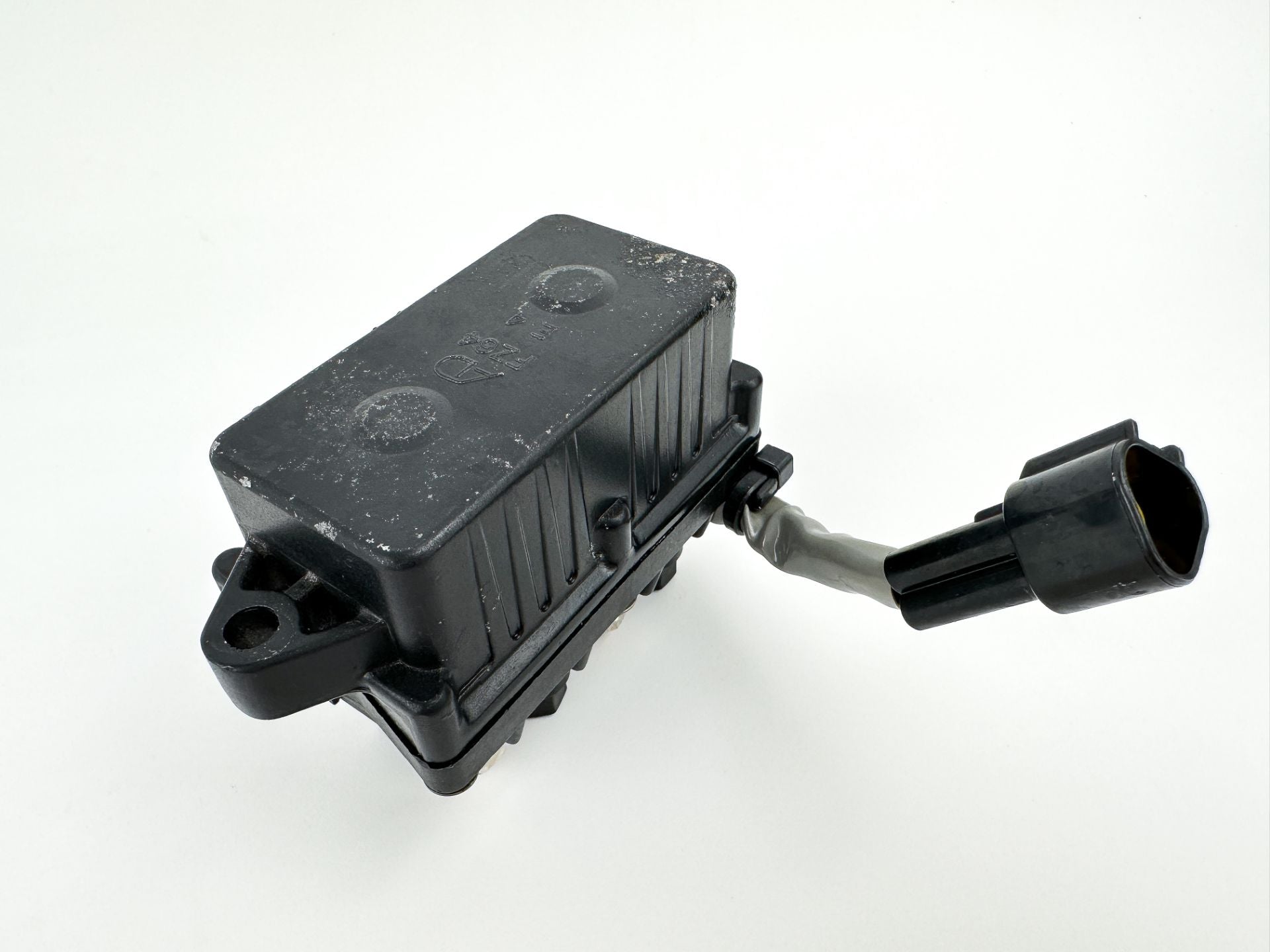 2004 Yamaha 90 HP 2 Stroke Outboard Trim Tilt Relay 61A-81950-00-00 OEM