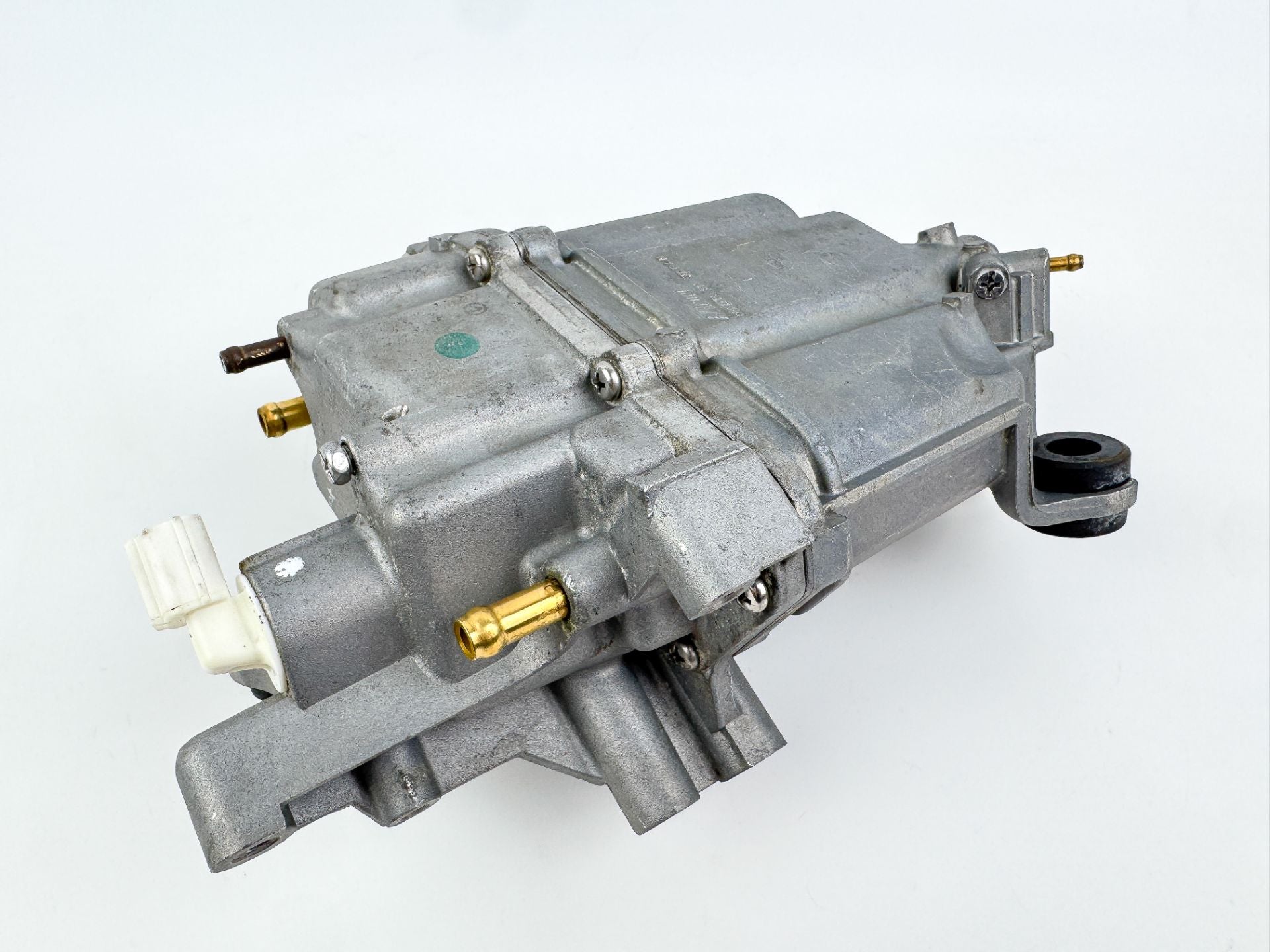 2010 Suzuki 250 HP 4 Stroke Outboard Vapor Separator Tank VST 15600-98J01 OEM
