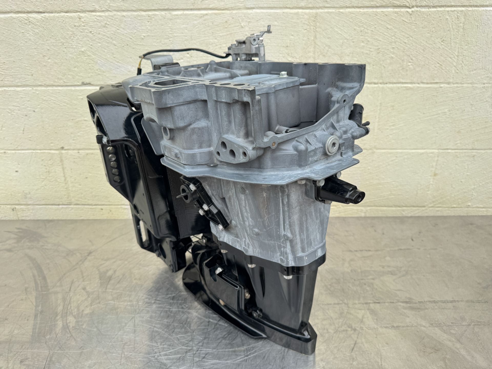 2020 Suzuki 90 HP 4 Stroke Outboard Complete Midsection W/ Swivel Bracket