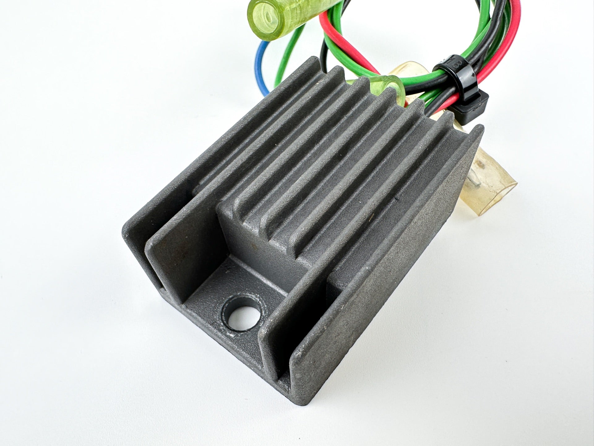 2003 Yamaha 70 HP 2 Stroke Outboard Rectifier & Regulator 6H2-81960-10-00 OEM