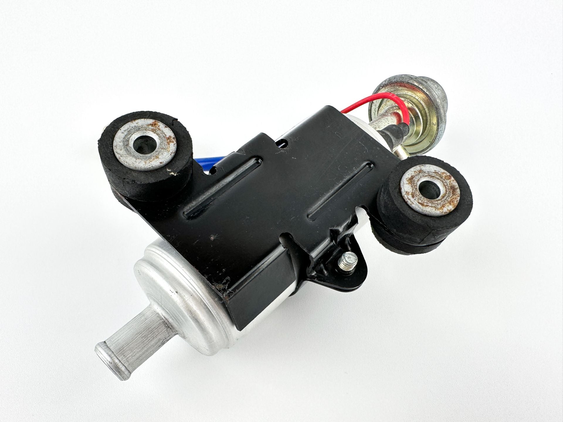 2004 Suzuki 200 HP 4 Stroke Outboard Low Pressure Fuel Pump 15100-94900 OEM