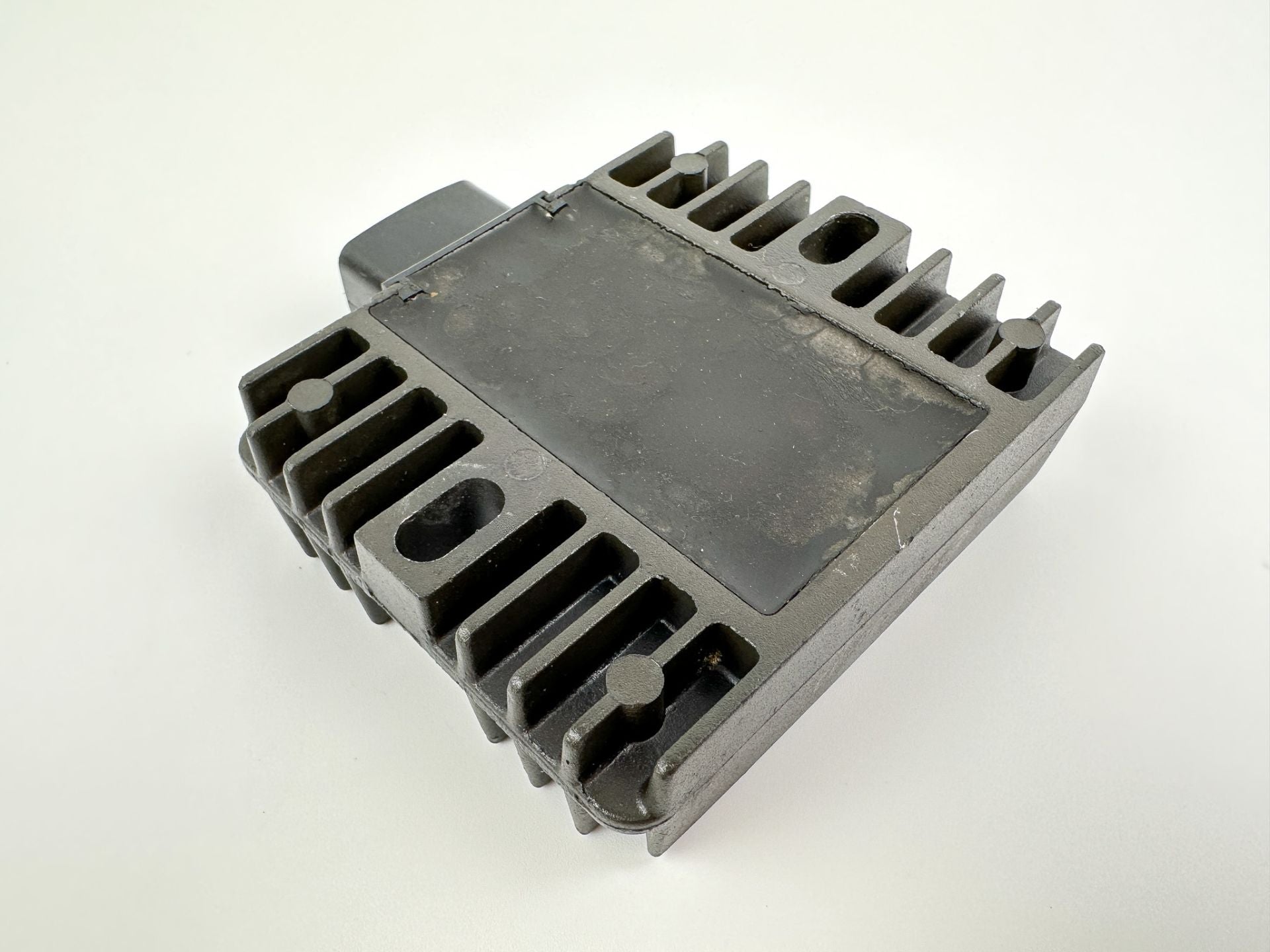 2003 Yamaha 115 HP 4 Stroke Outboard Rectifier & Regulator 68V-81960-00-00 OEM