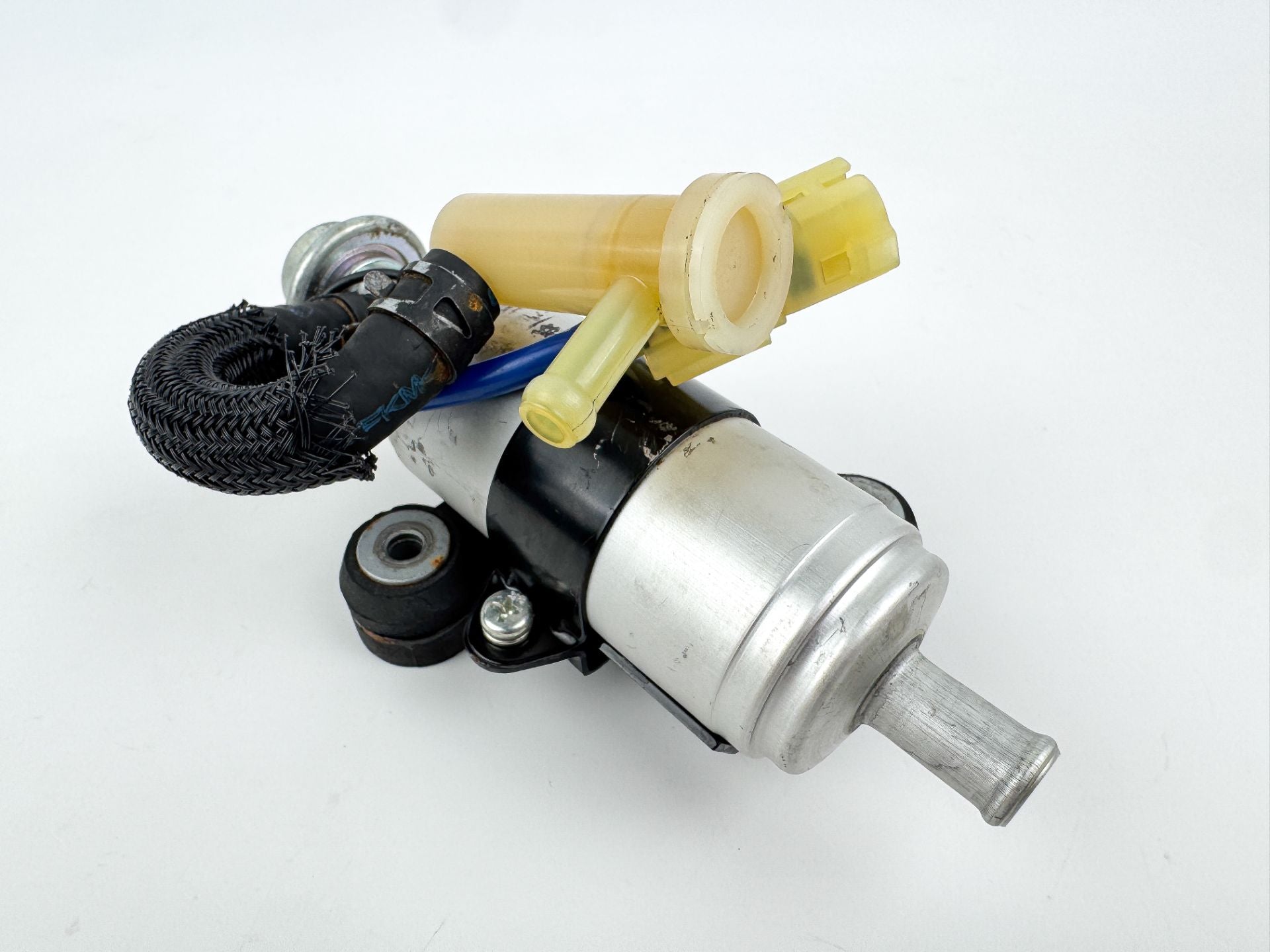 2010 Suzuki 250 HP 4 Stroke Outboard Fuel Pump 15100-94900 OEM