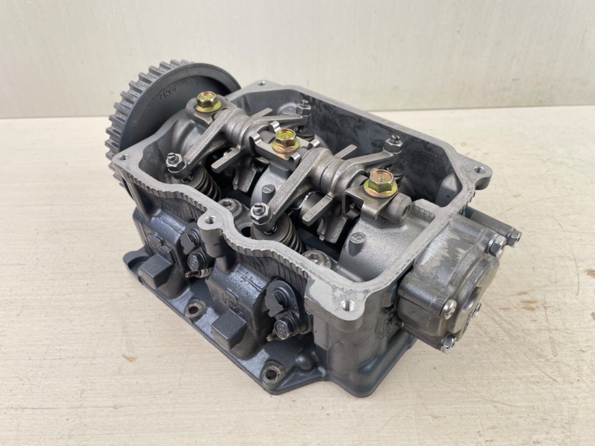 2000 Yamaha 25HP 4 Stroke Outboard Cylinder Head Assembly 65W-W009A-12-4D