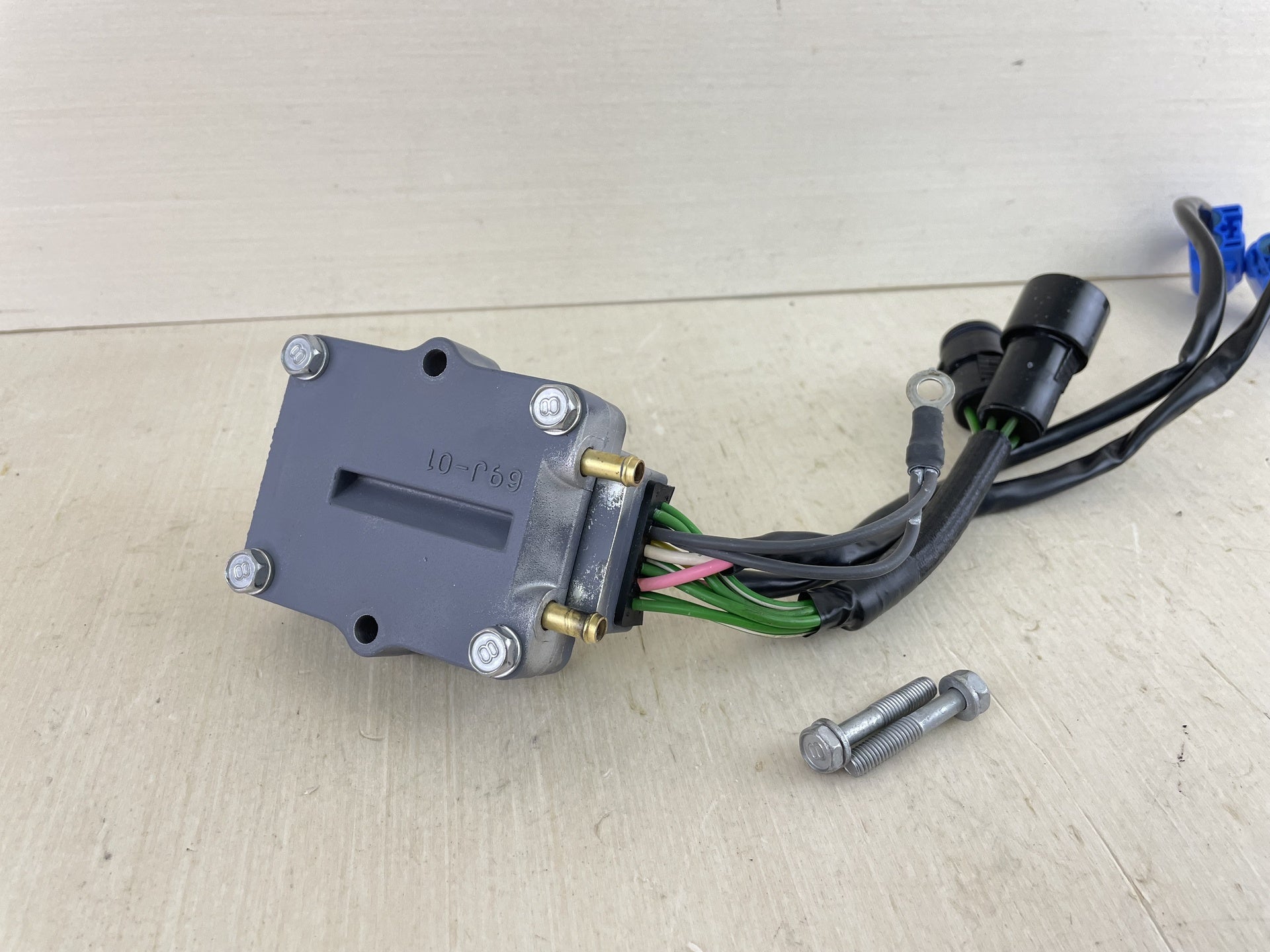 2003 Yamaha 200 225 HP 4 Stroke Outboard Rectifier & Regulator Assembly 69J-81960-10-00