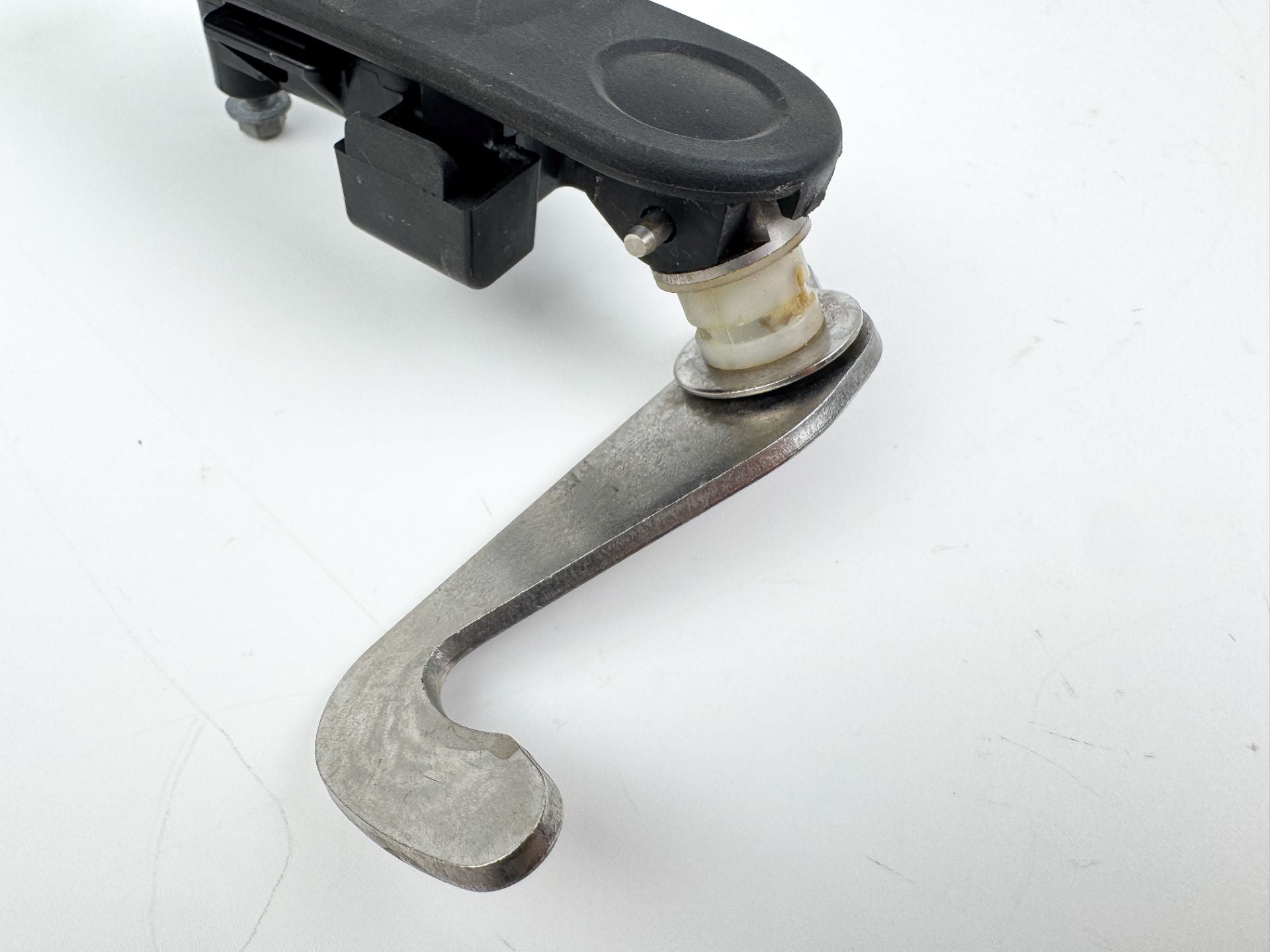 2021 Suzuki 200 HP 4 Stroke Outboard Starboard Latch Handle 61633-96J02 OEM