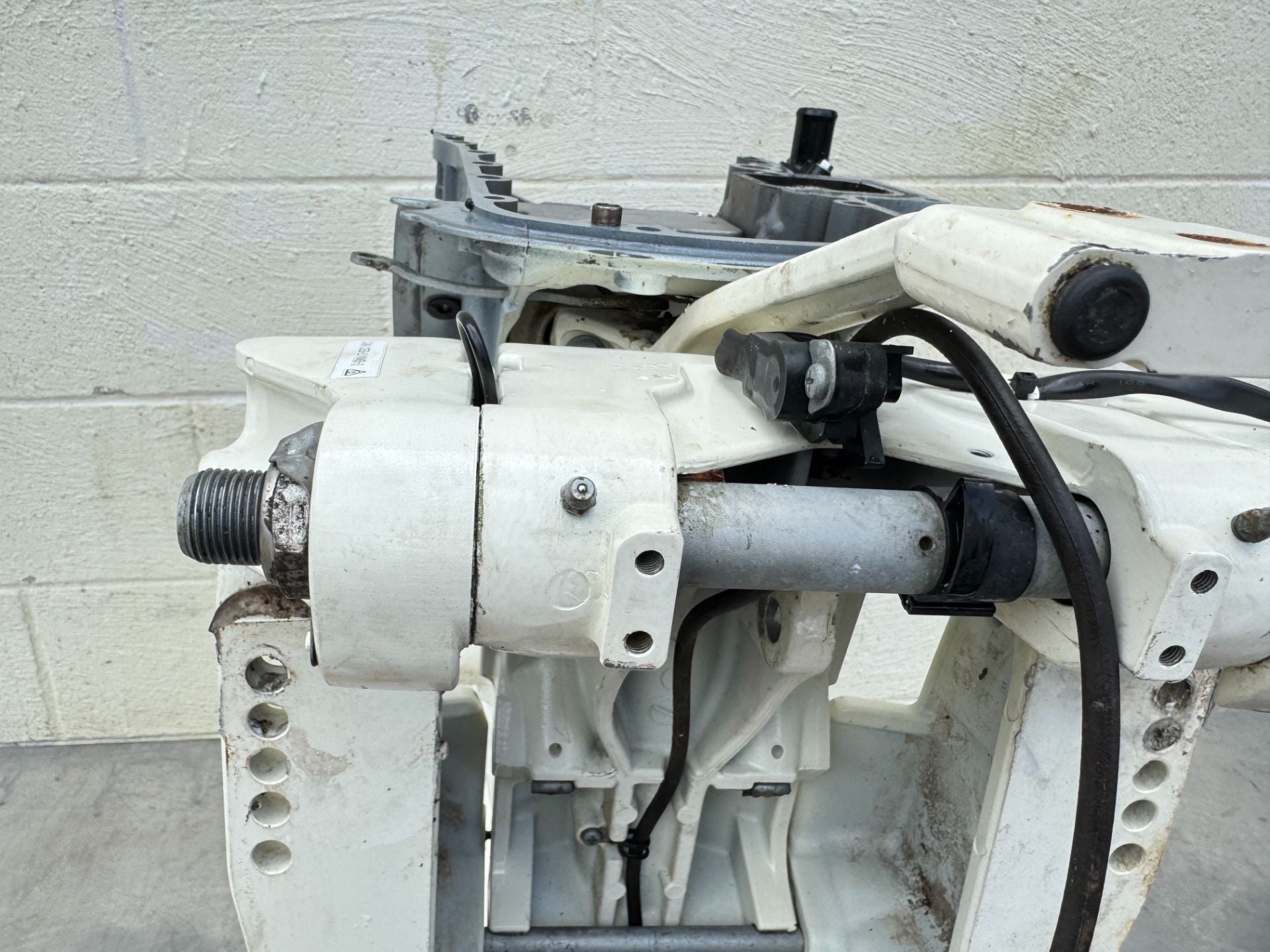2019 Suzuki 140 HP 4 Stroke Outboard Complete Midsection & Swivel Bracket XL