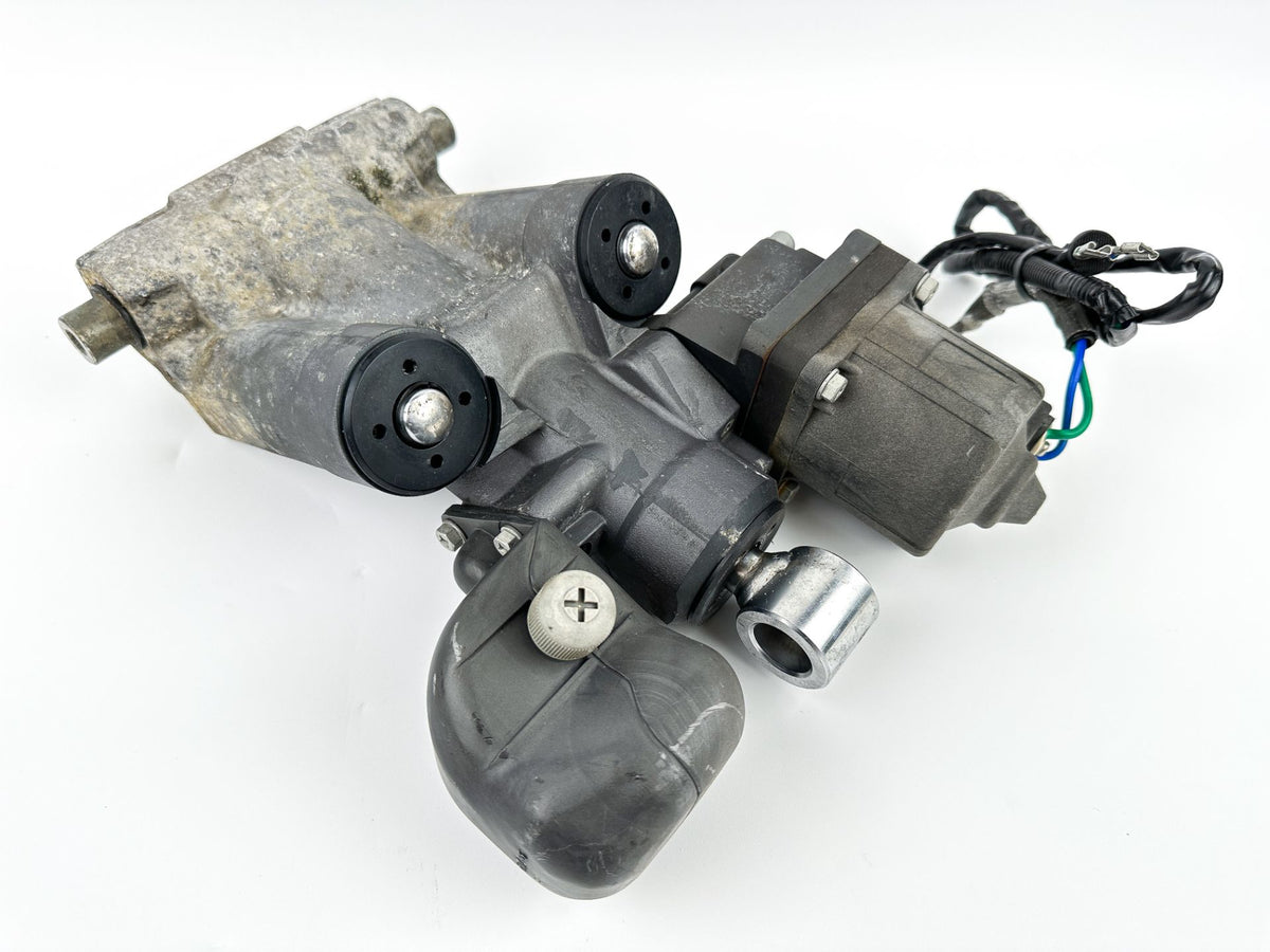 2003 Honda 225 HP 4 Stroke Outboard Power Trim Tilt Unit 04603-ZY3-000 - Leaks