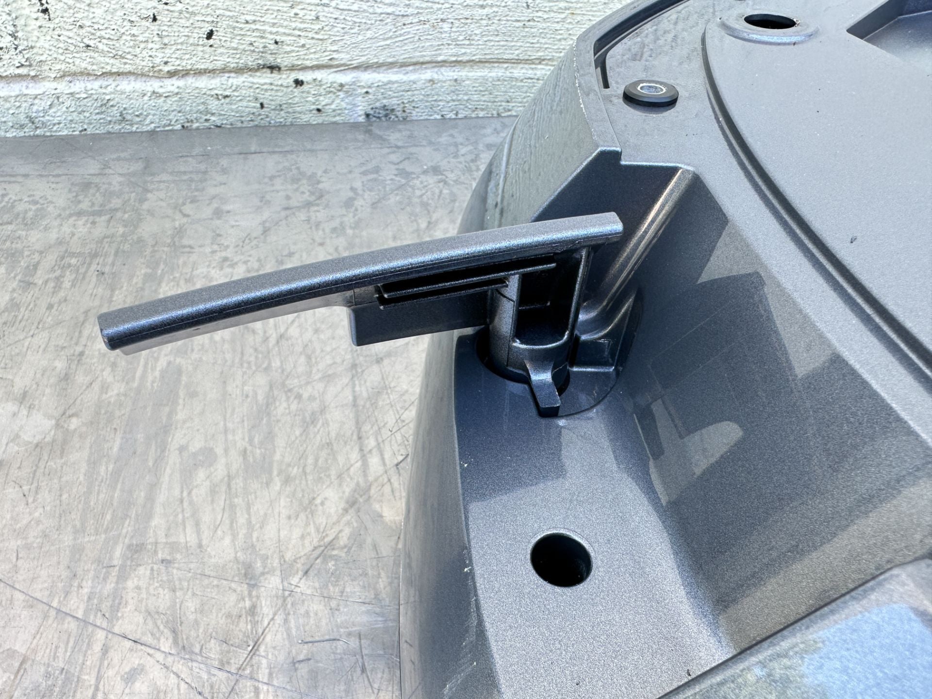 2015 Yamaha 250 HP 4 Stroke Outboard Bottom Cowling Pan 6CB-42711-01-8D OEM