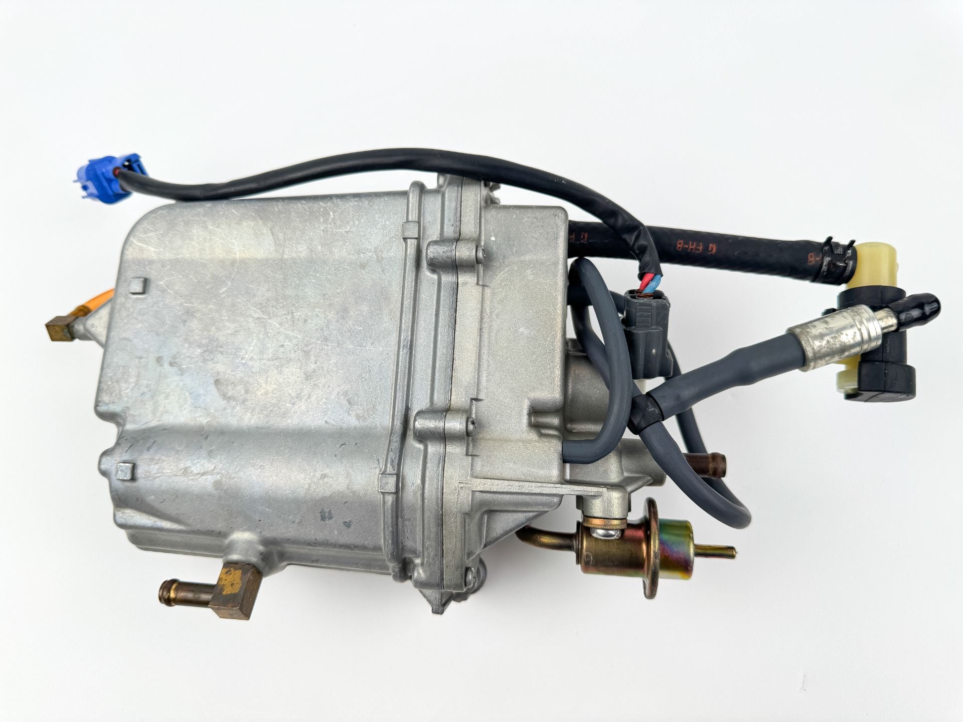 2004 Yamaha 150 HP 4 Stroke Outboard VST Float Chamber Assembly 63P-14180-01-00 OEM