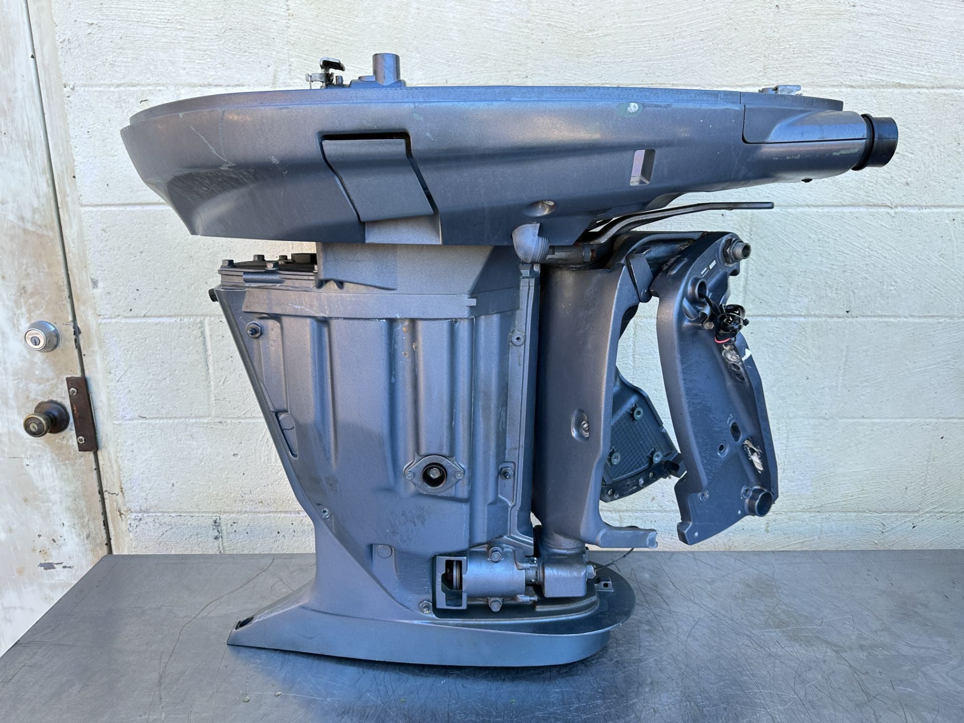 2004 Yamaha 225 HP 4 Stroke Outboard Complete Midsection & Swivel Bracket XL