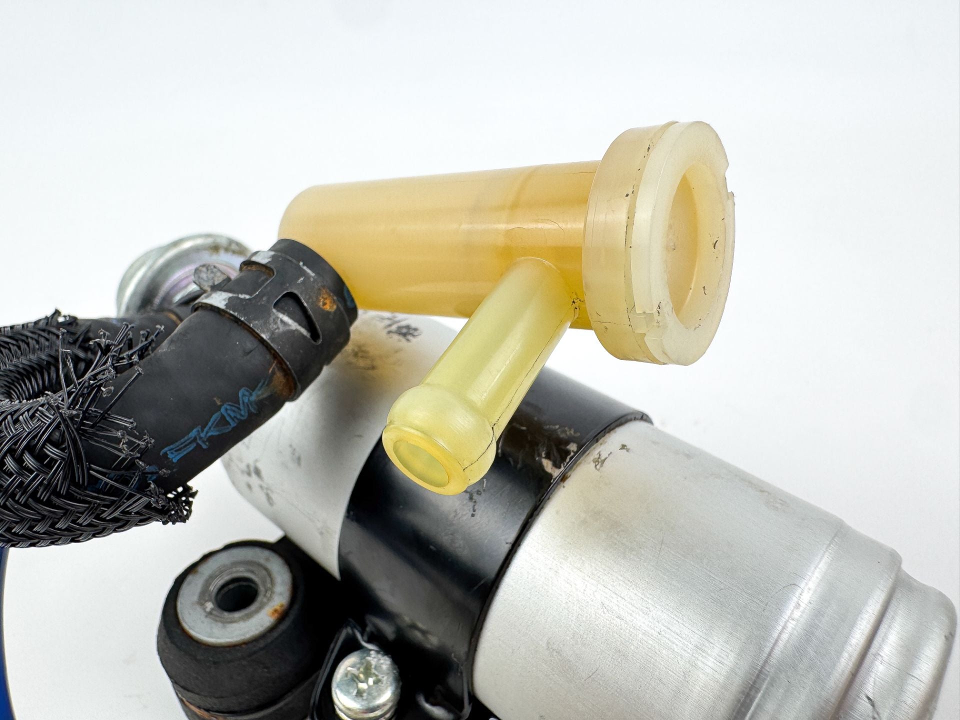 2010 Suzuki 250 HP 4 Stroke Outboard Fuel Pump 15100-94900 OEM