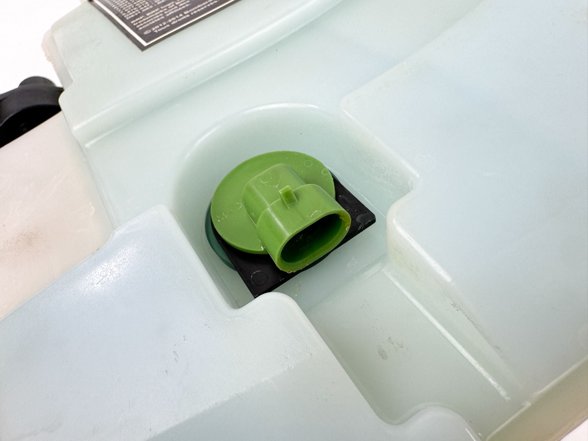 2015 Evinrude 30 HP 2 Stroke Outboard Oil Tank W/ Pump 5008994 OEM