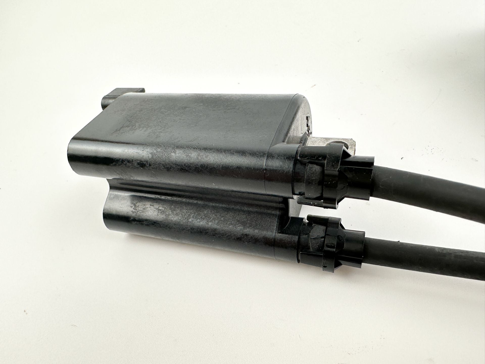 2012 Suzuki 140 HP 4 Stroke Outboard Ignition Coil Set 33410-90J00 OEM