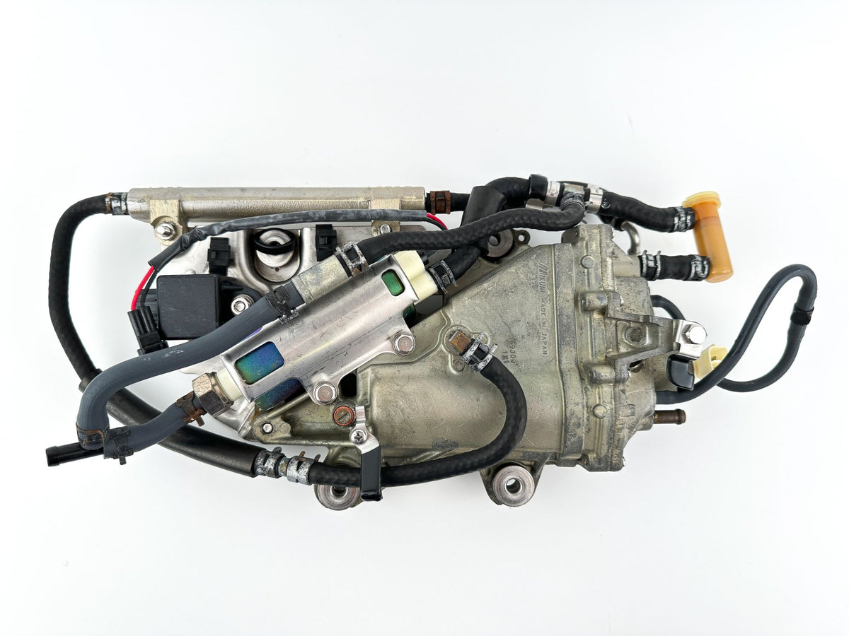 2002 Yamaha 200 HP 4 Stroke Outboard VST Float Chamber Assembly 69J-14180-00-00 Parts