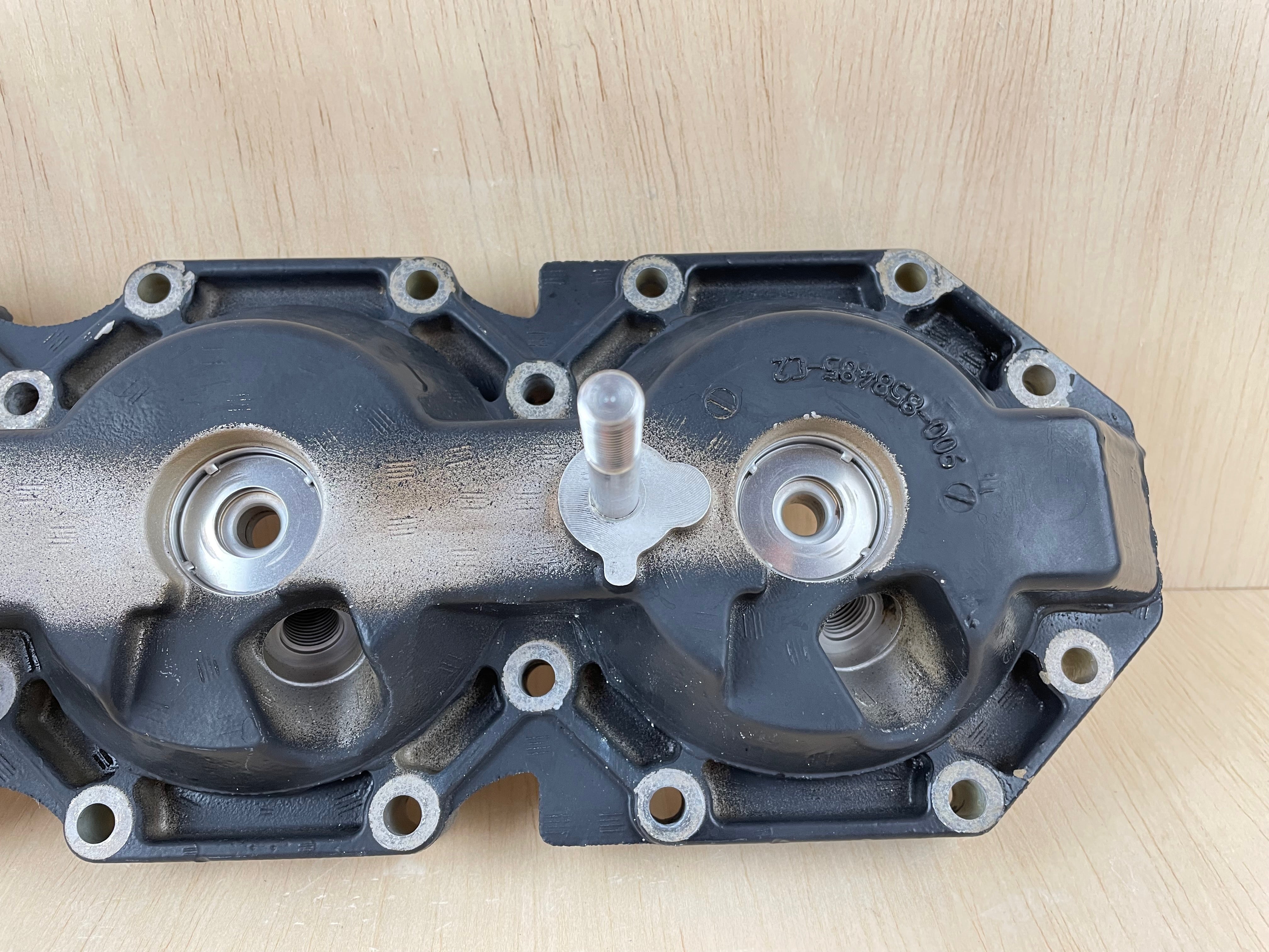 2002 Mercury 200HP Optimax Outboard Engine Starboard Side Cylinder Head 858485T3