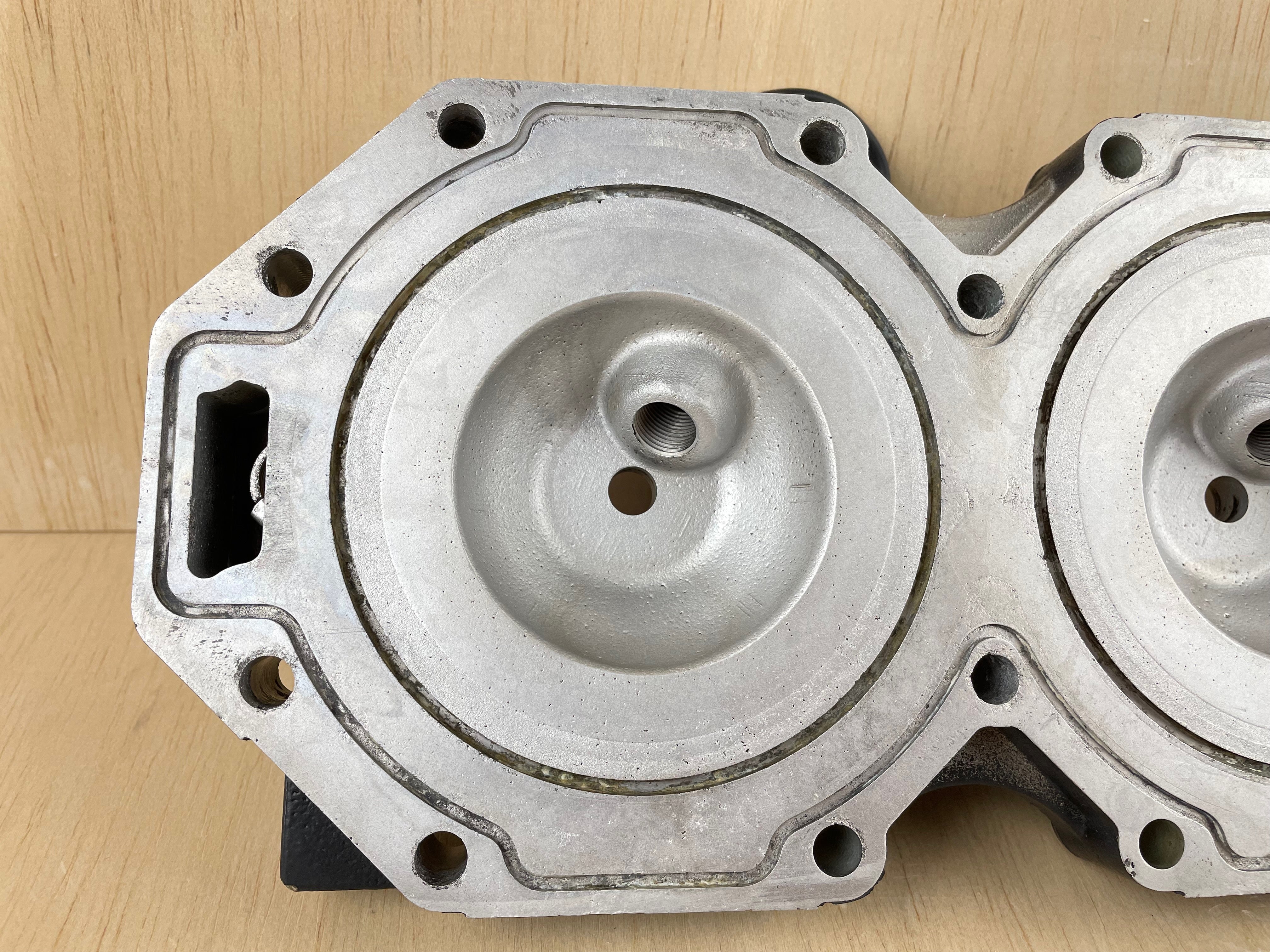 2002 Mercury 200HP Optimax Outboard Engine Starboard Side Cylinder Head 858485T3
