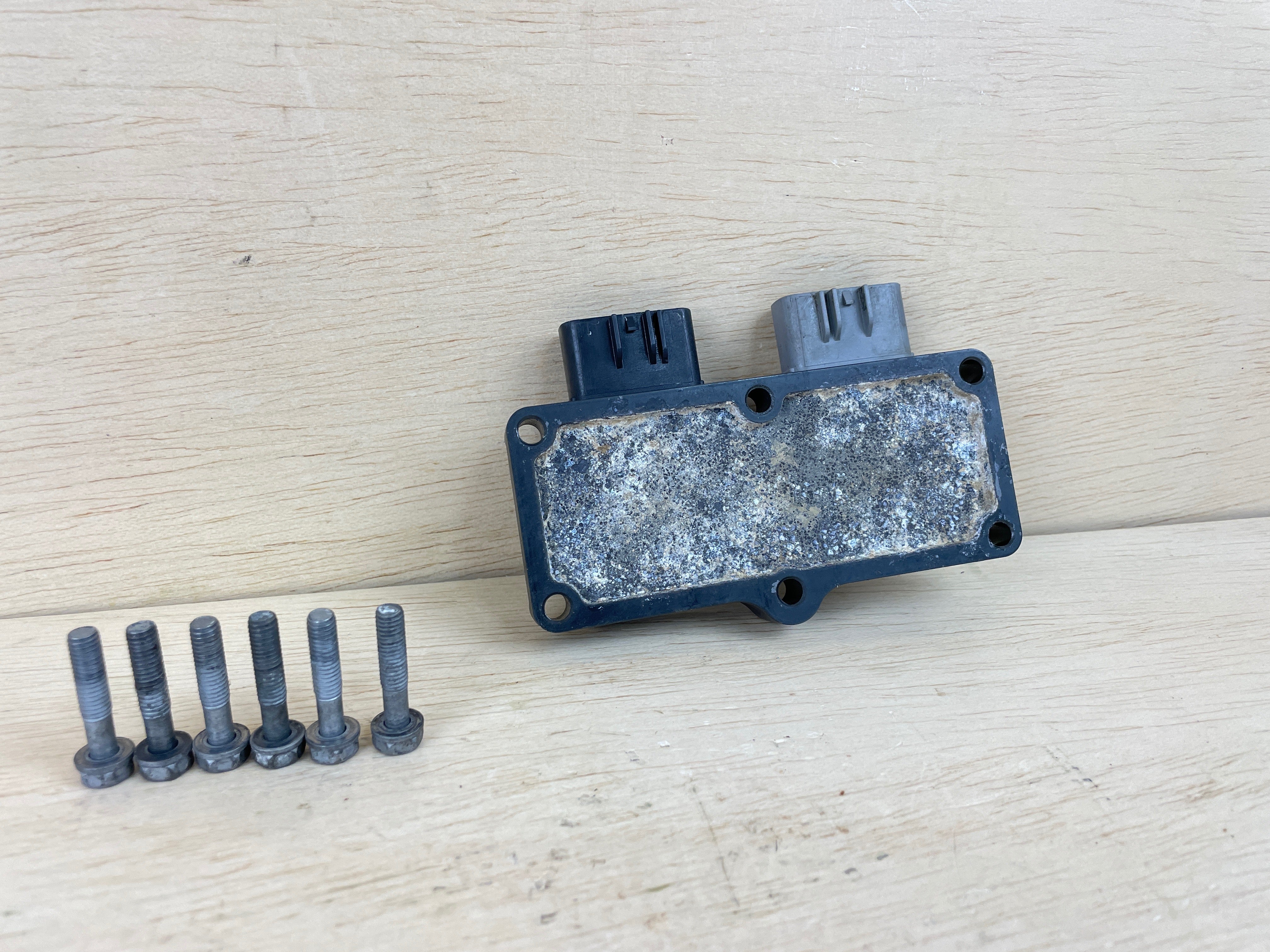 2005 Yamaha 150HP Outboard Engine Rectifier & Regulator Assembly 63P-81960-00-00