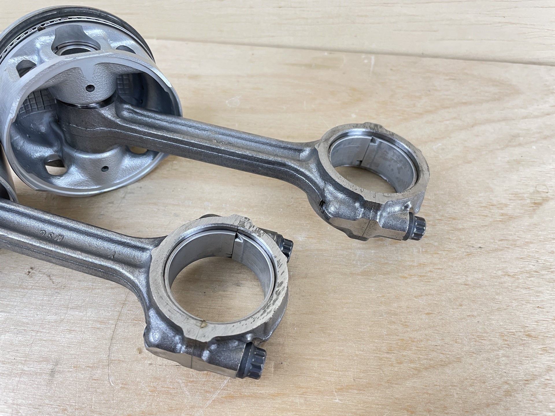 2004 Mercury 40HP 4 Stroke Outboard Piston Connecting Rod Assembly 856064A1 - 2