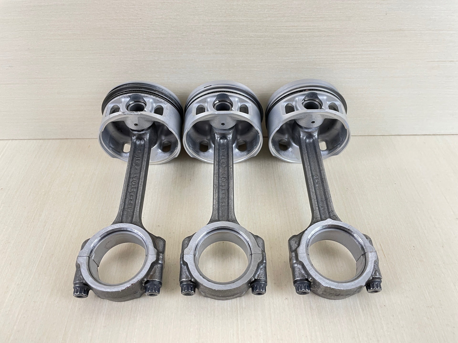 2002 Yamaha 30HP 4 Stroke Outboard Piston & Connecting Rod Assembly Set 65W-11631-00-96