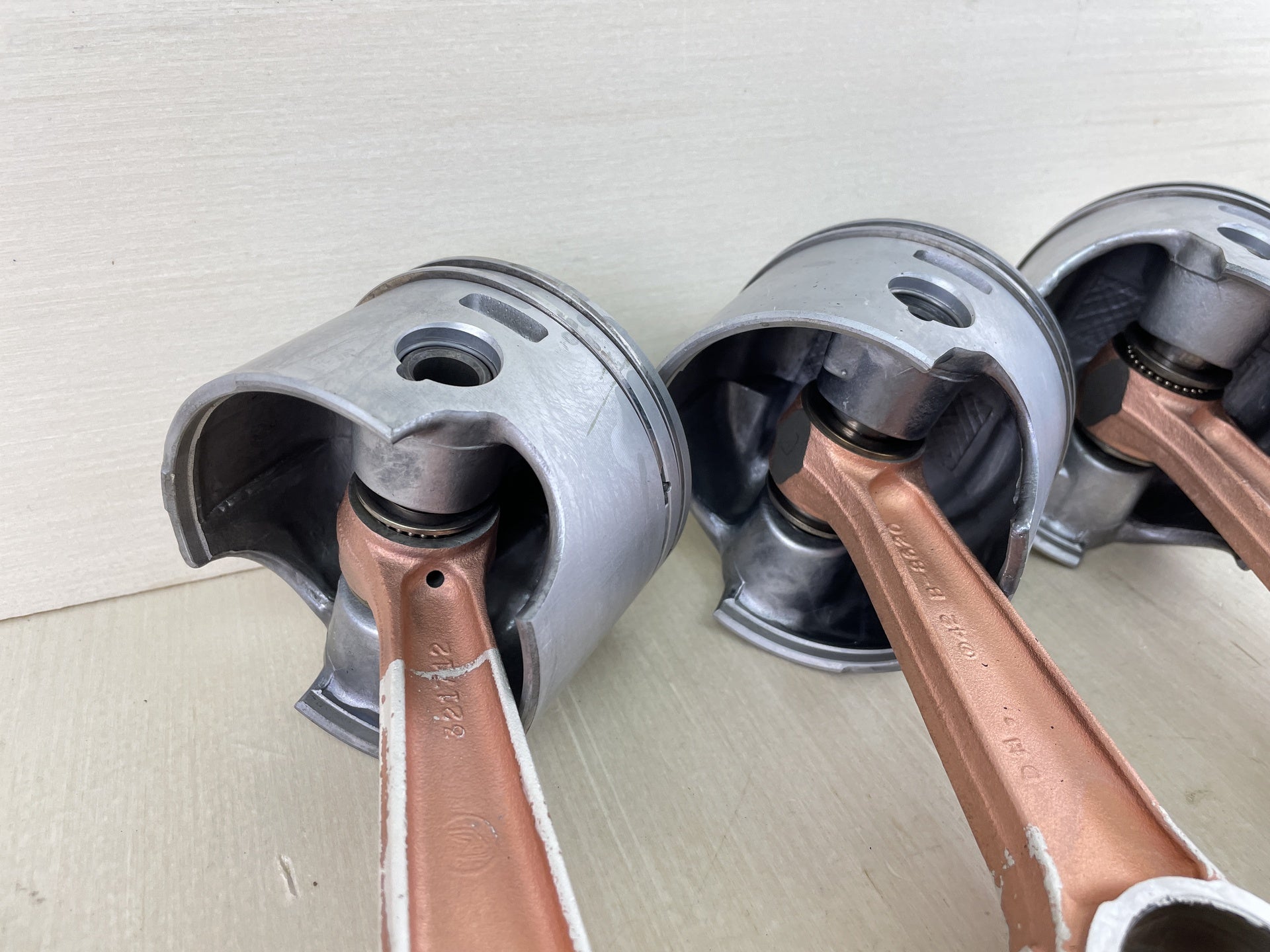 2000 Johnson Evinrude 90HP 2 Stroke Outboard Piston & Connecting Rod Set