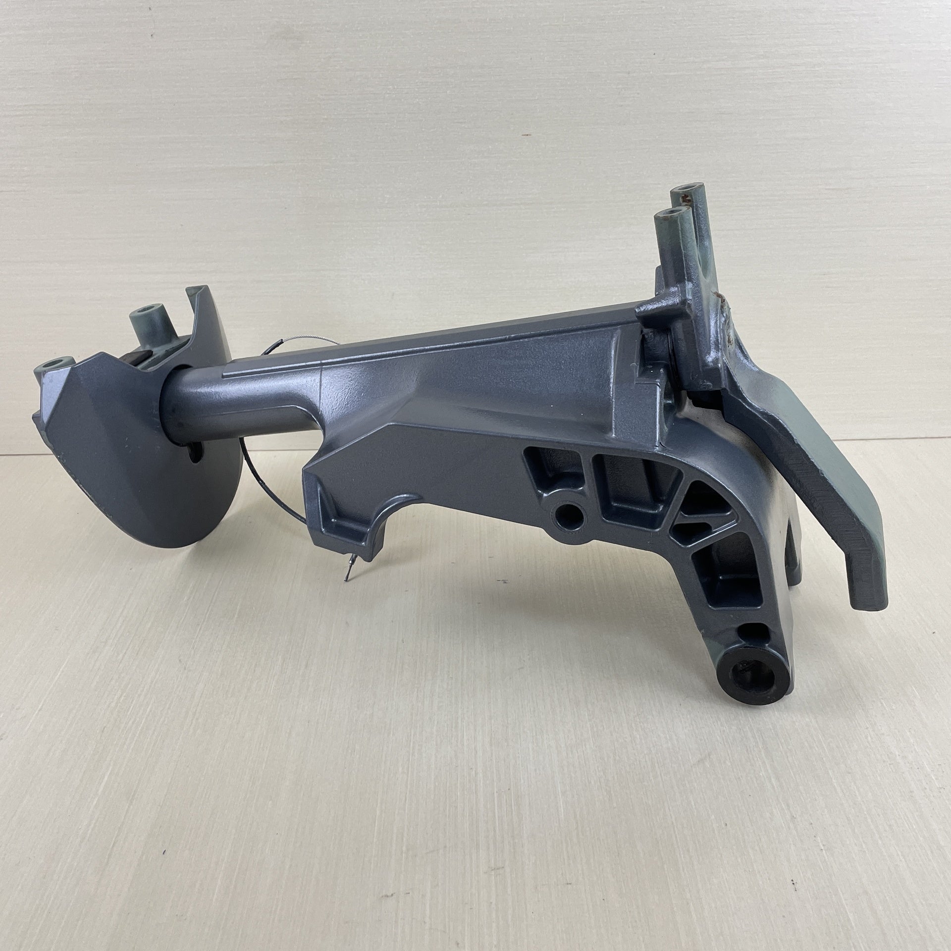 2004 Yamaha 40HP F40 Outboard Swivel Bracket With Steering Assembly 67C-43311-10-4D