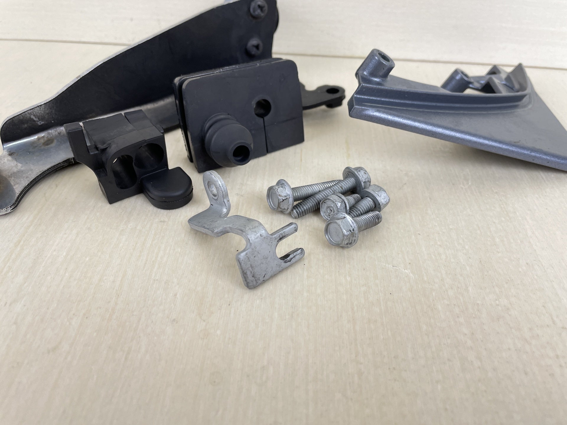 2007 Yamaha 20HP 4 Stroke Outboard Cable Cover Plate Fitting 6AH-42738-00-4D