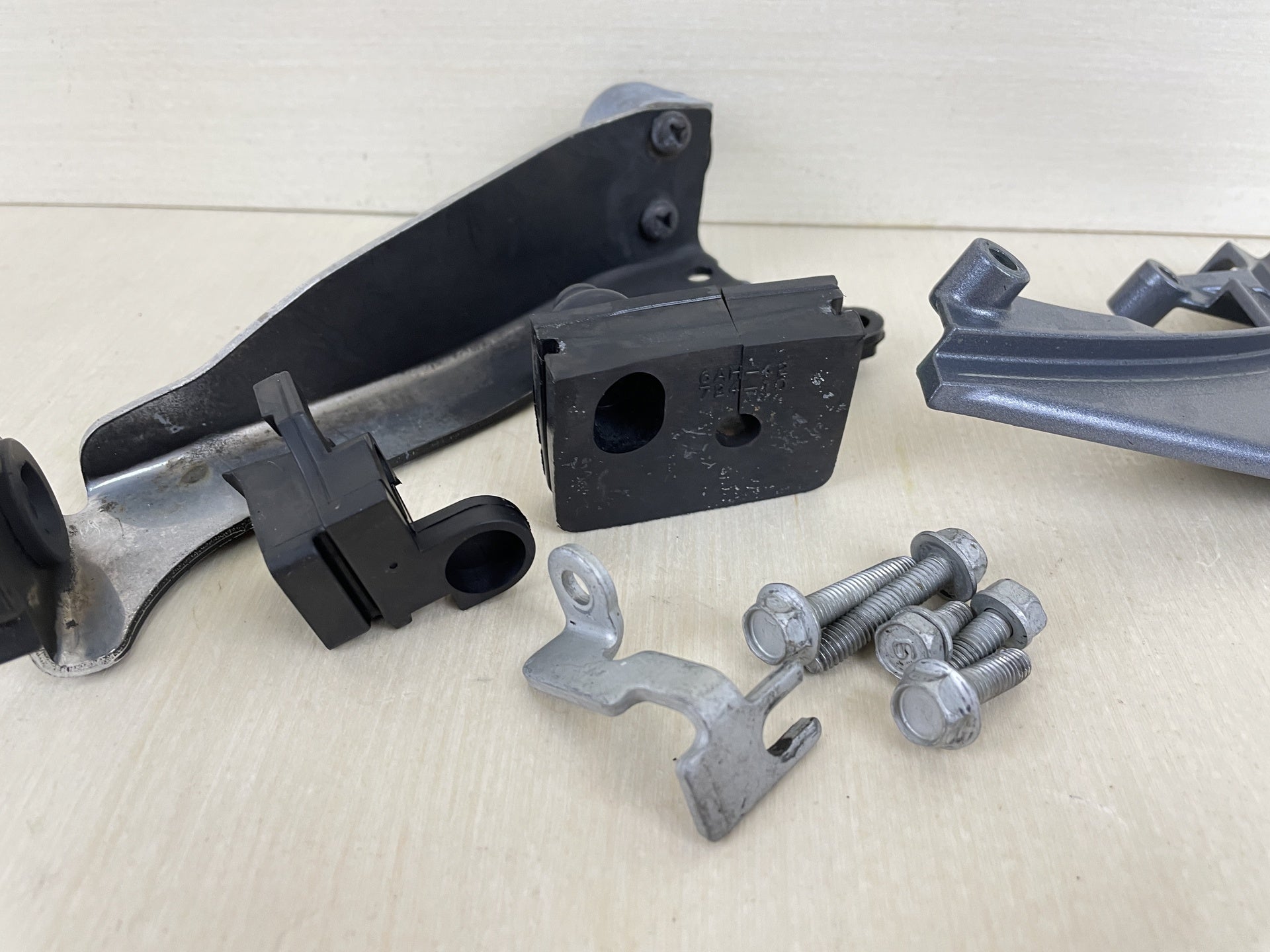 2007 Yamaha 20HP 4 Stroke Outboard Cable Cover Plate Fitting 6AH-42738-00-4D