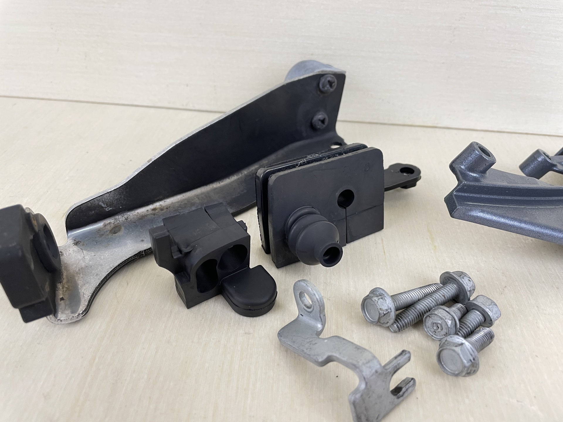 2007 Yamaha 20HP 4 Stroke Outboard Cable Cover Plate Fitting 6AH-42738-00-4D