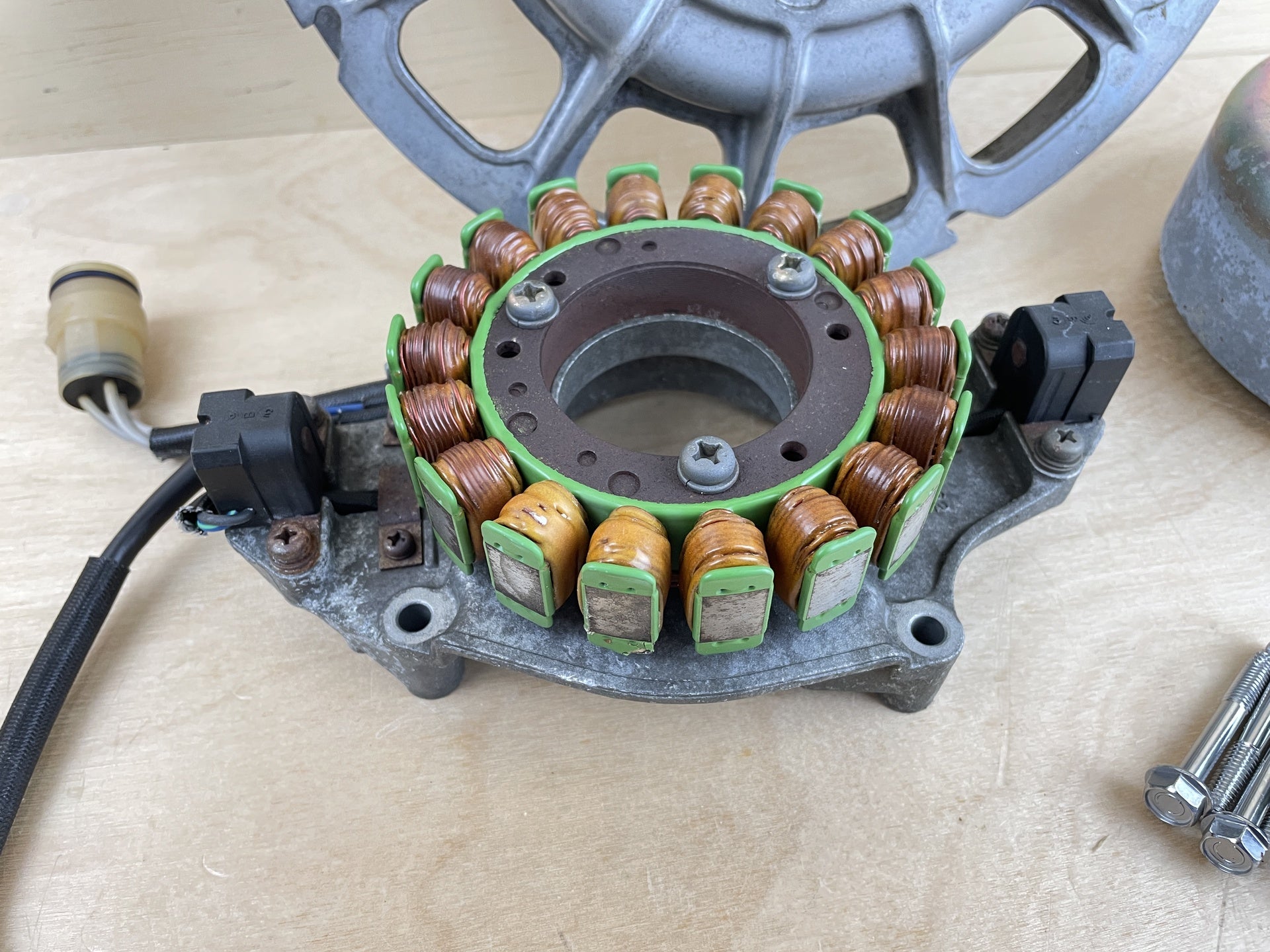 1997 Honda 90HP 4 Stroke Outboard Alternator Stator Coil Flywheel Assembly
