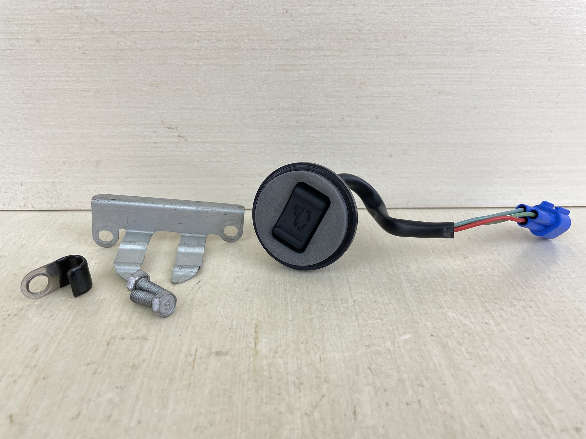 2004 Yamaha 60HP 2 Stroke Outboard Engine Trim Tilt Switch Assembly 6H1-82563-11-00