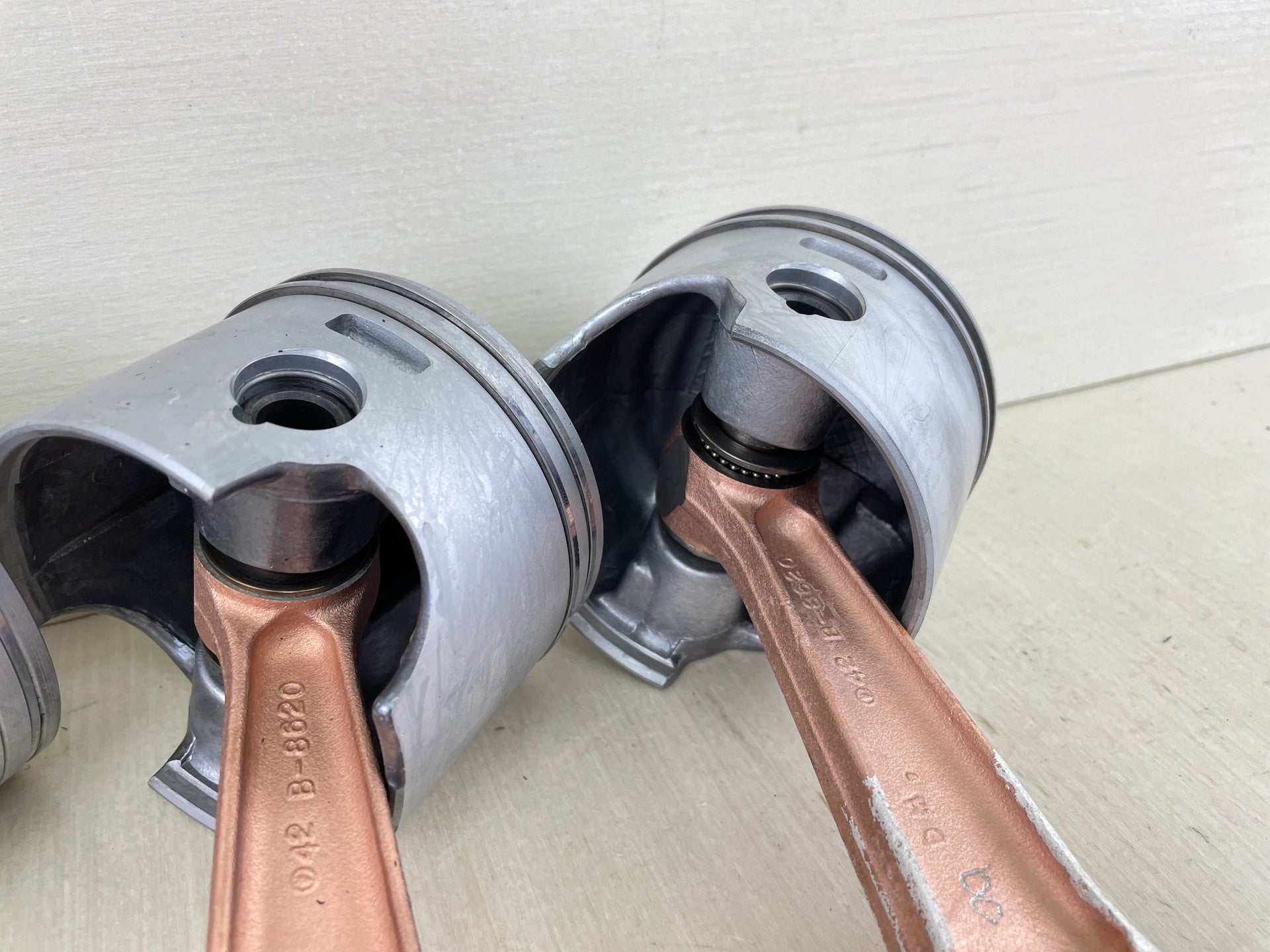 2000 Johnson Evinrude 90HP 2 Stroke Outboard Piston & Connecting Rod Set