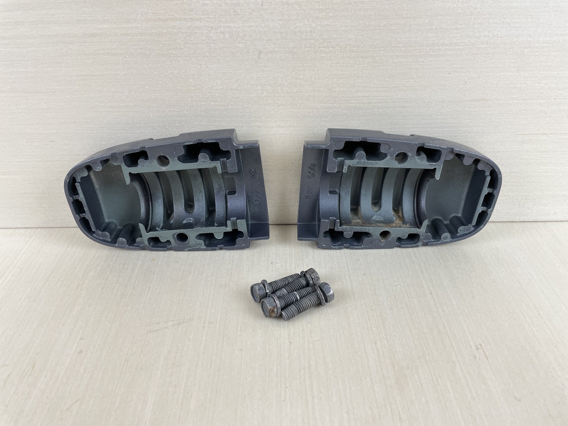 2007 Yamaha 60HP 4 Stroke Outboard Lower Motor Mount Cover Housing 6C5-44552-00-4D