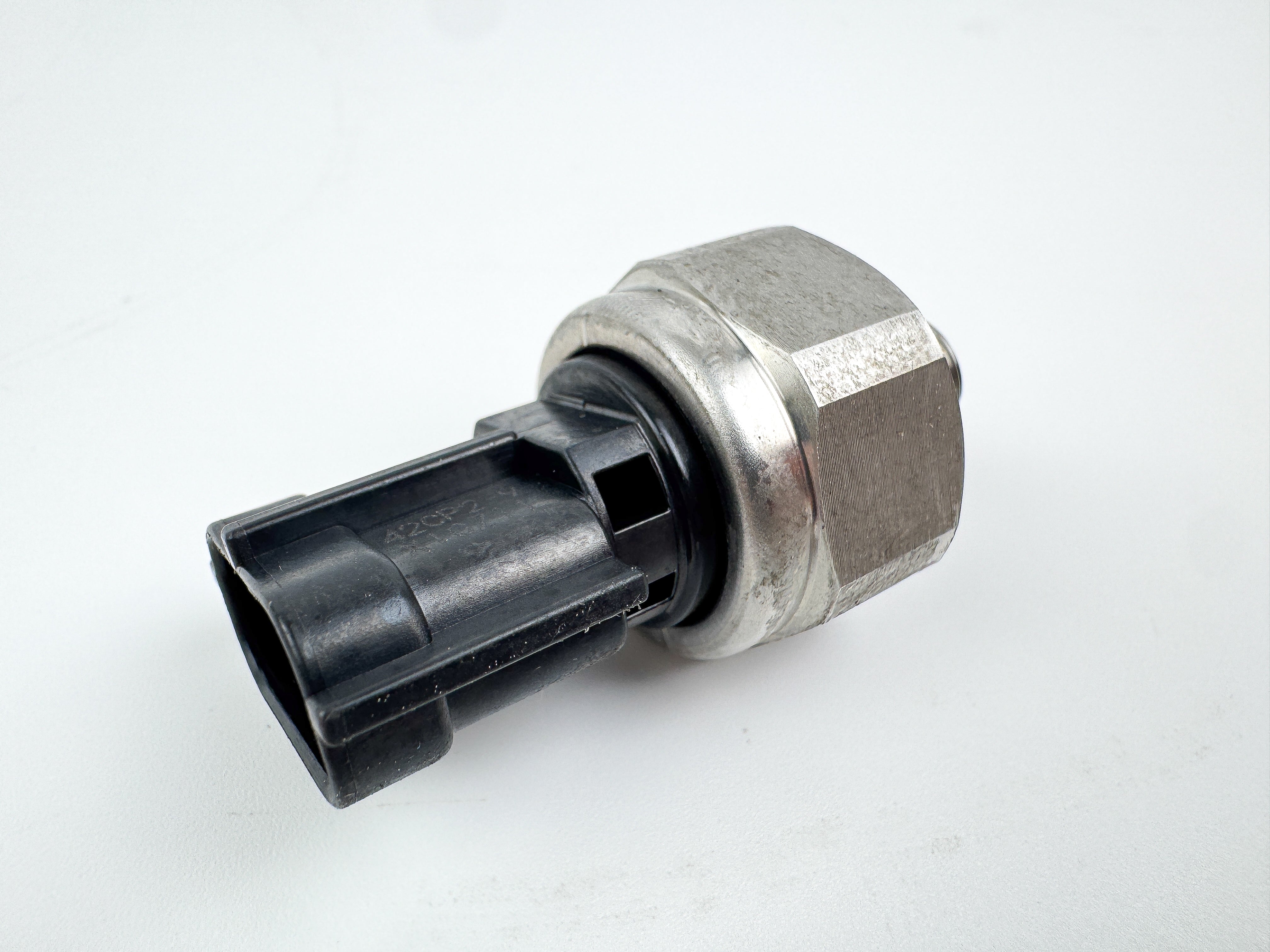 Yamaha 4 Stroke Outboard Oil Pressure Sender Sensor Unit 6AW-83651-00-00 - Tested