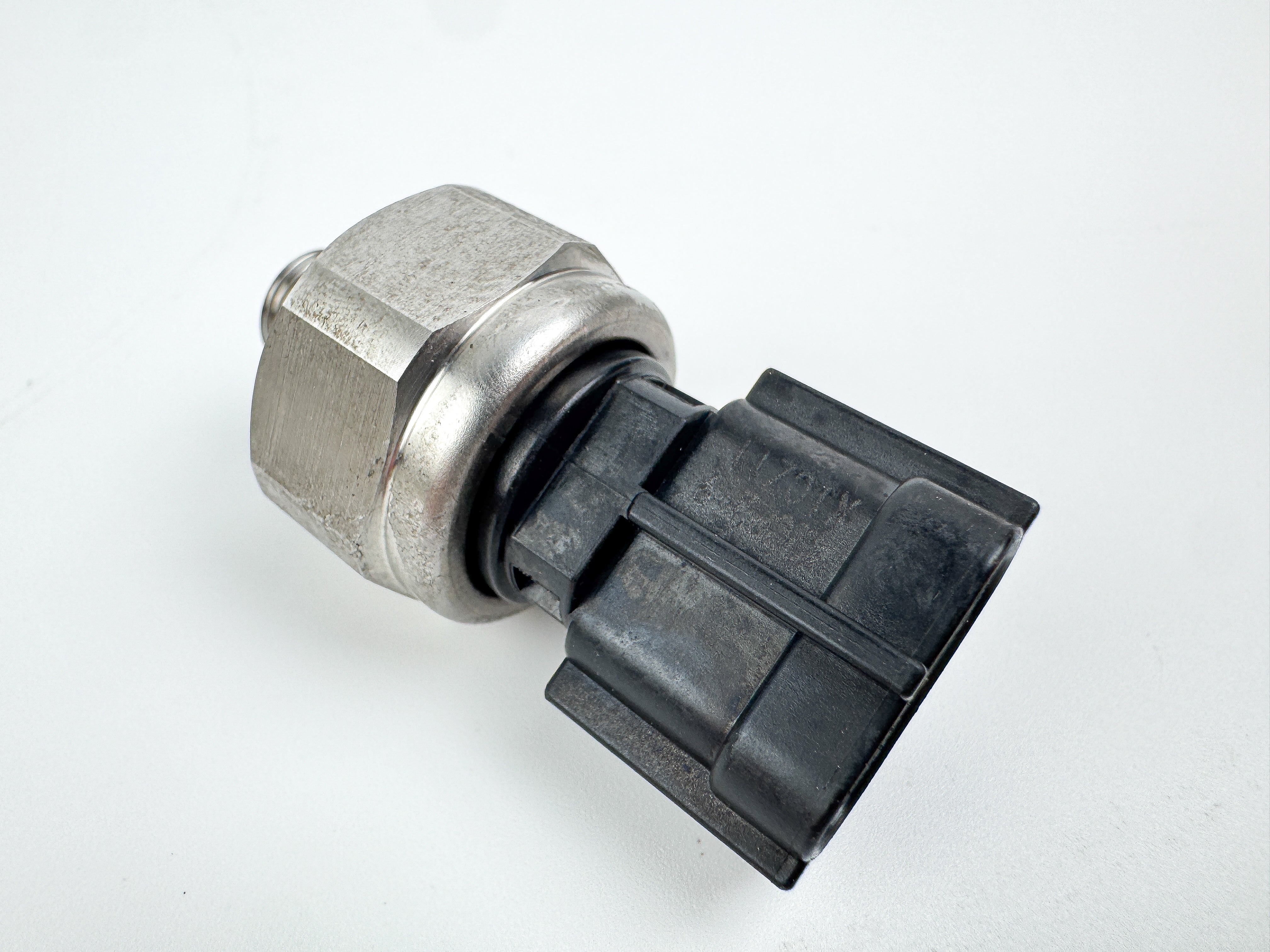 Yamaha 4 Stroke Outboard Oil Pressure Sender Sensor Unit 6AW-83651-00-00 - Tested