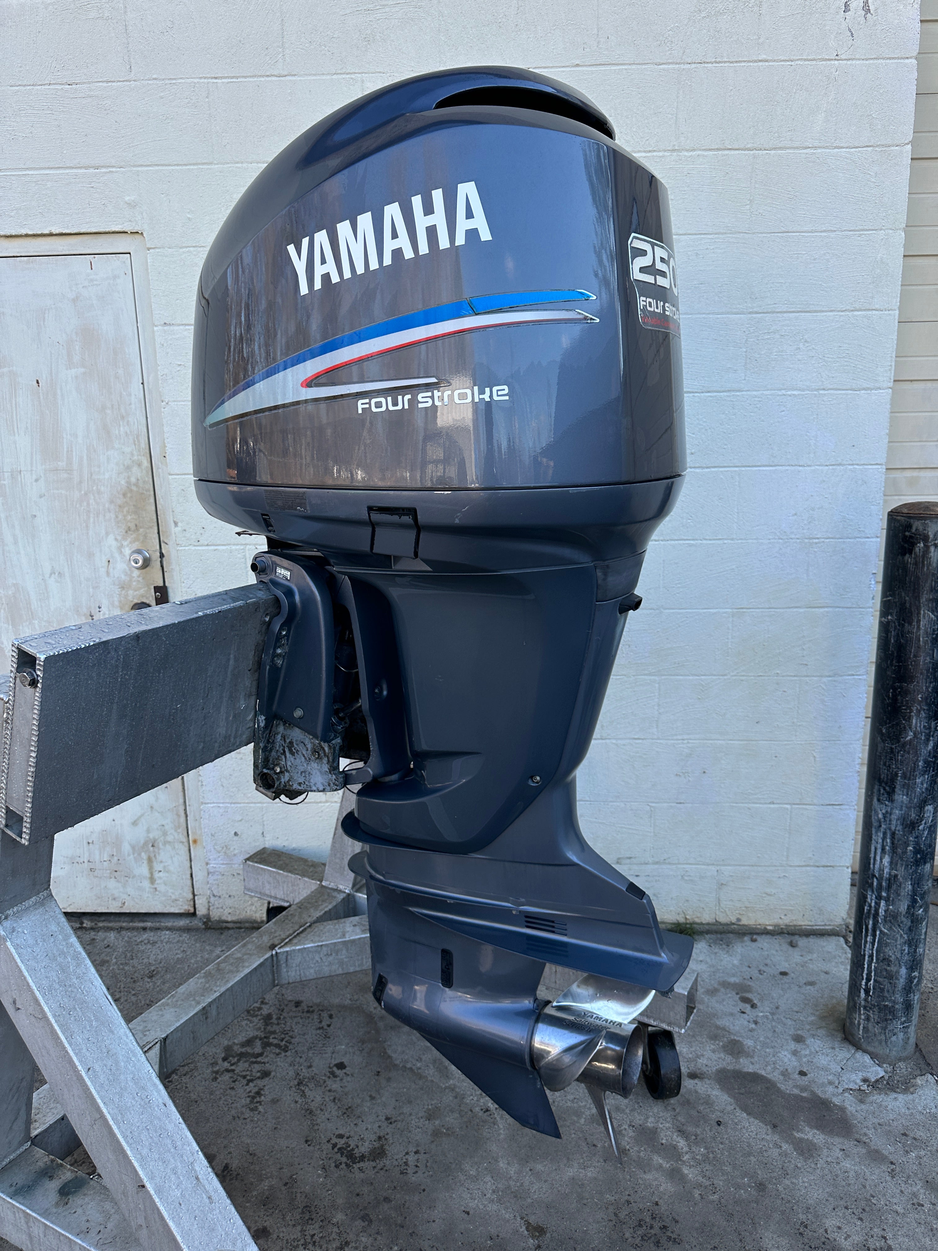 2007 Yamaha 250HP 4 Stroke Outboard Engine 25" XL Shaft W/ Prop