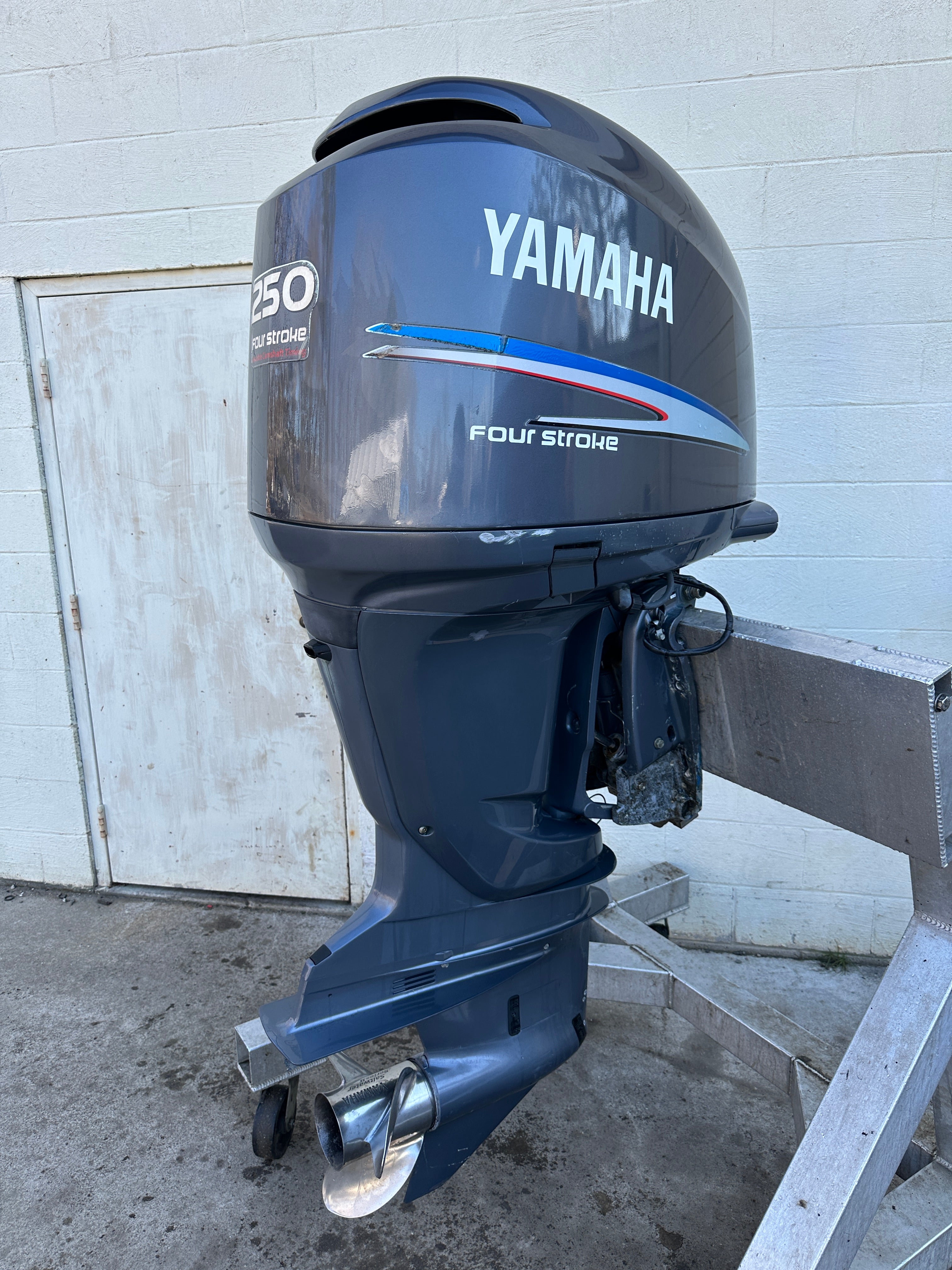 2007 Yamaha 250HP 4 Stroke Outboard Engine 25" XL Shaft W/ Prop