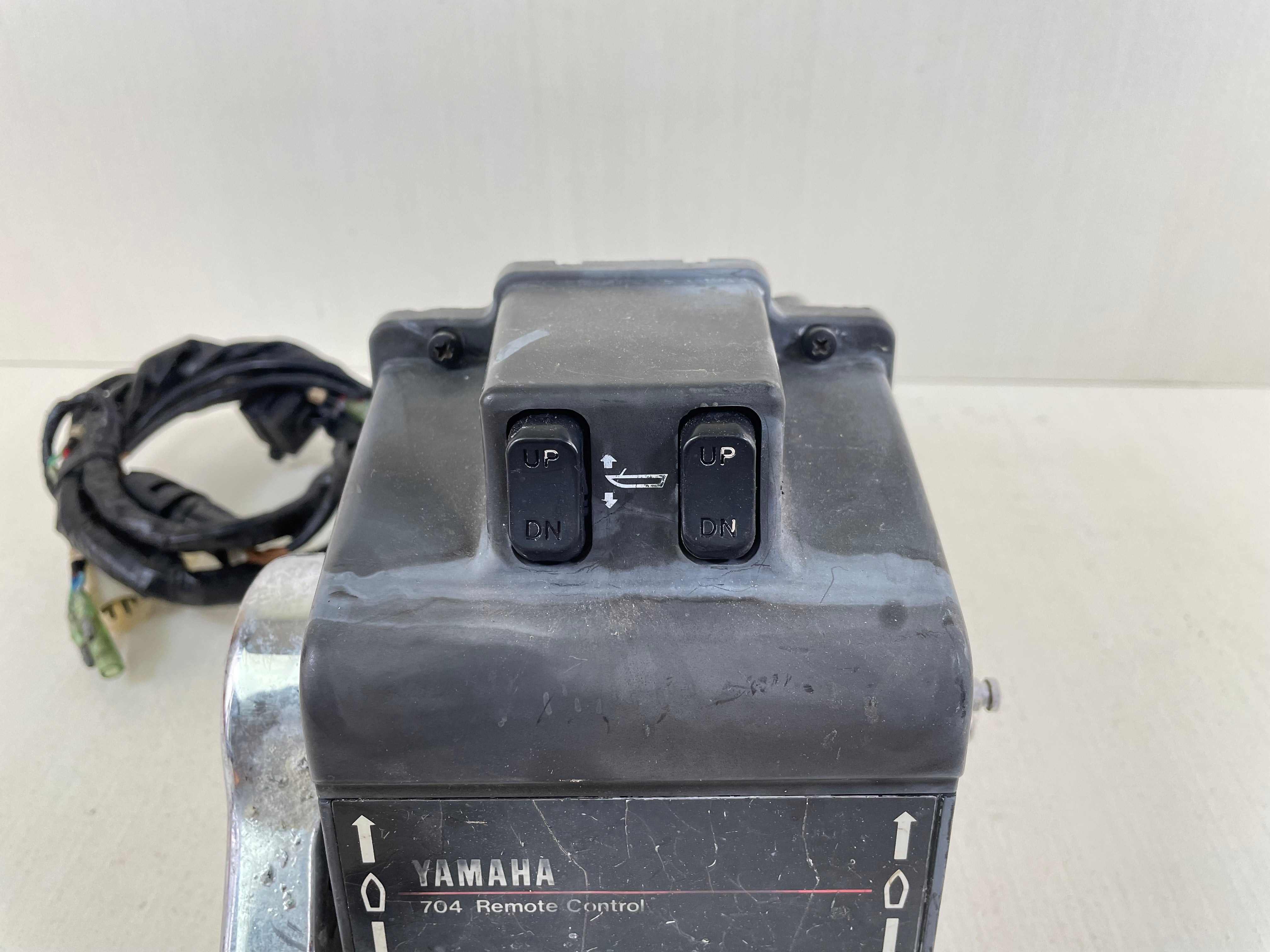 Twin Yamaha 704 Control Box Top Mount Binnacle - 1 Missing Lever