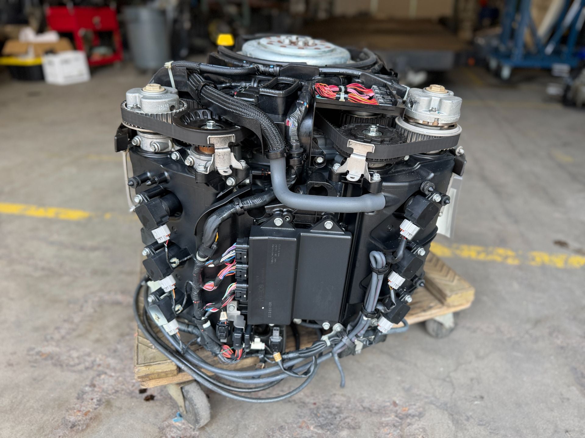 2014 Yamaha F300 300 HP 4.2L Outboard Powerhead 1225 Hours