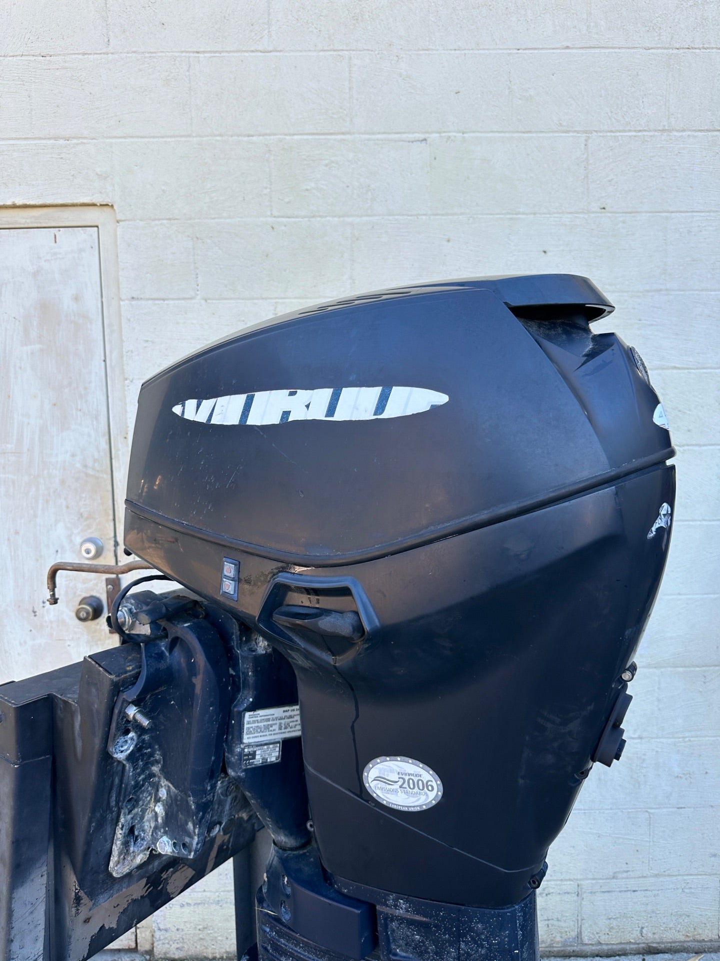 2007 Evinrude Etec 40HP 2 Stroke Outboard Engine W/ 20" Shaft Needs Work
