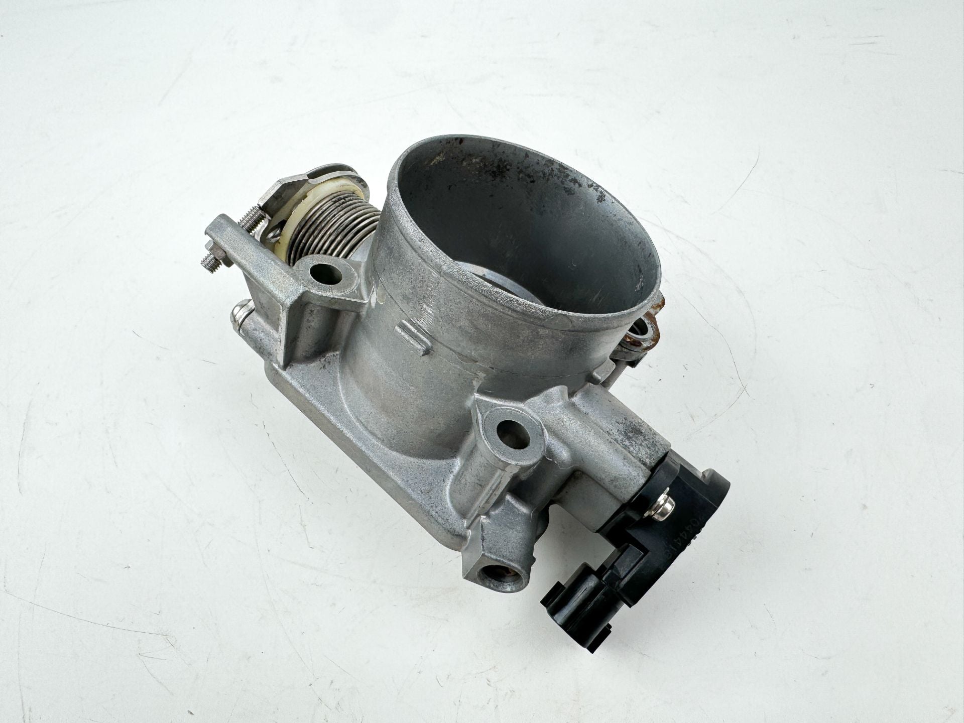 2014 Suzuki 175 HP 4 Stroke Outboard Throttle Body Assembly 13300-96J01 OEM