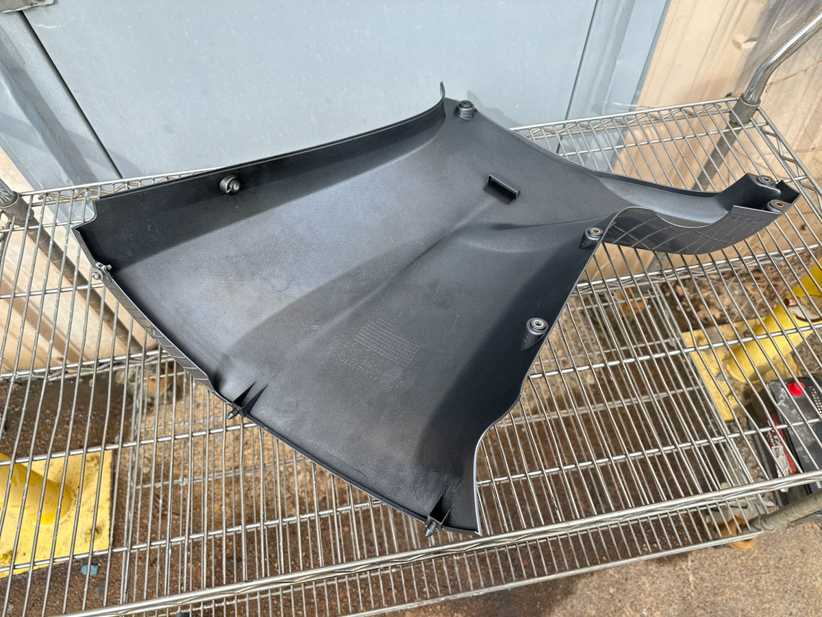 2022 Yamaha 200 HP 4 Stroke Outboard Lower Apron Cowling Starboard 6DA-42770-01-00 OEM