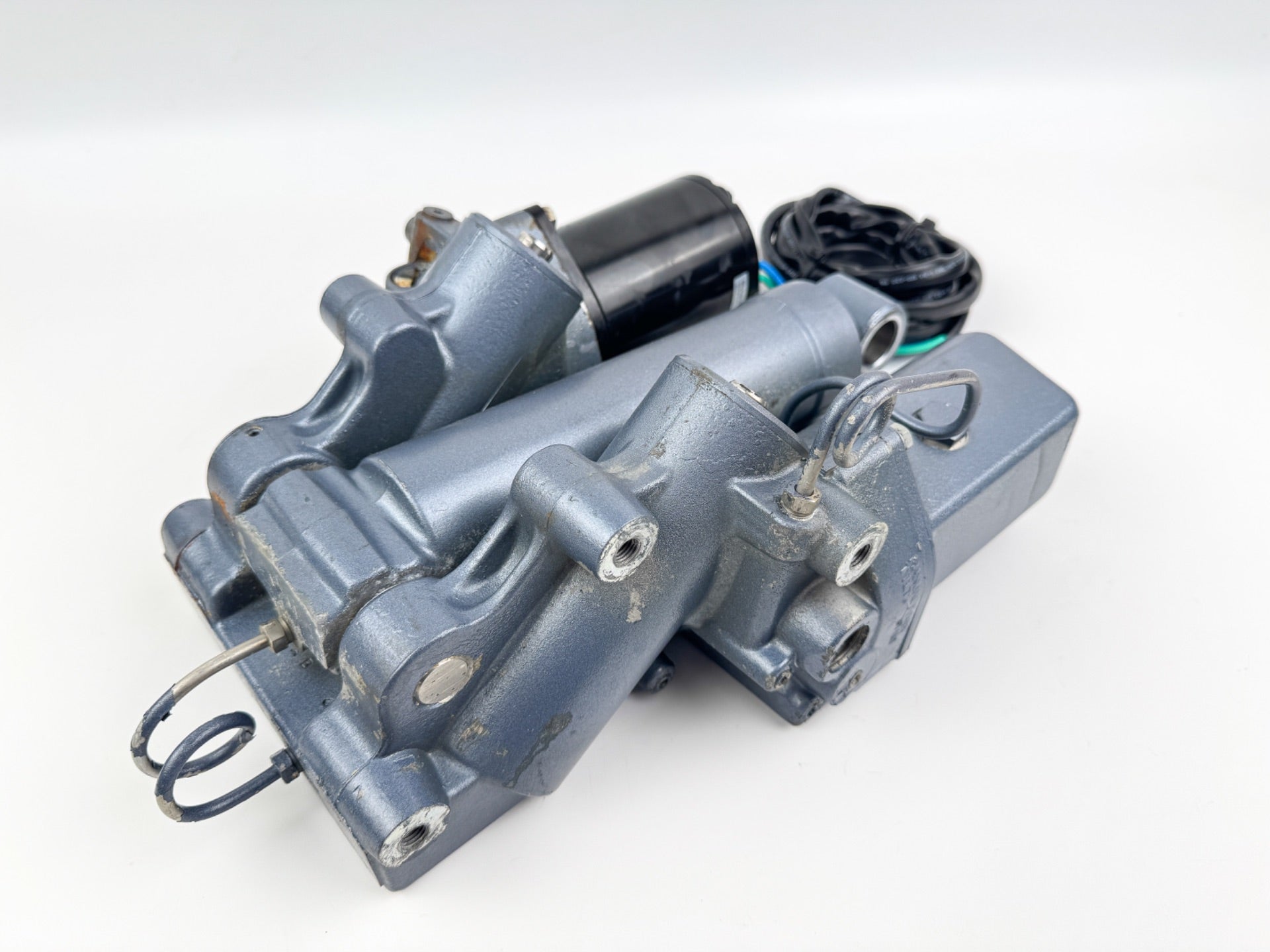 1988 Yamaha 130 HP 2 Stroke Outboard Power Trim Tilt Unit 6G5-43800-02-EK OEM